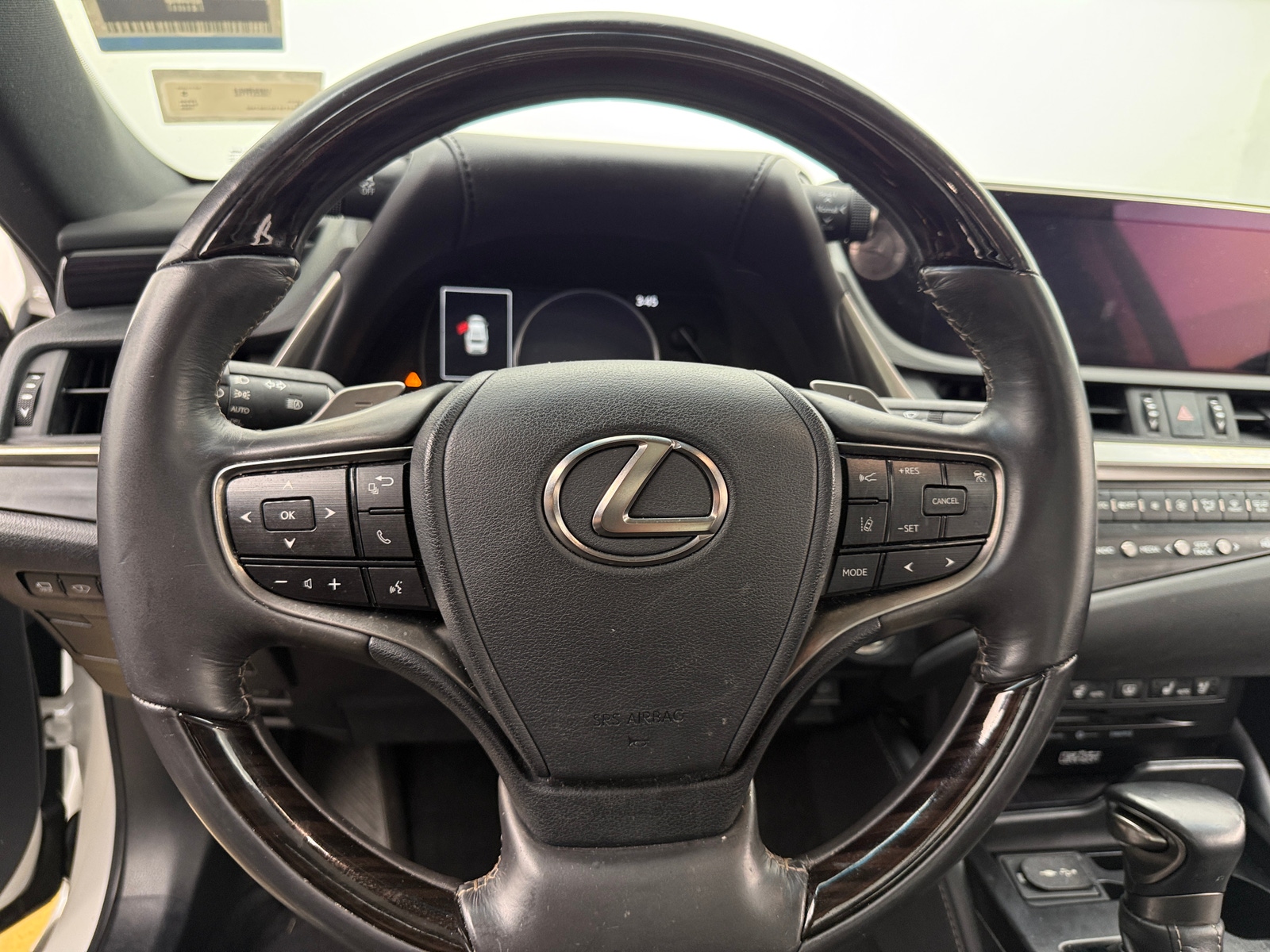 Thumbnail: 2020 Lexus ES - 4