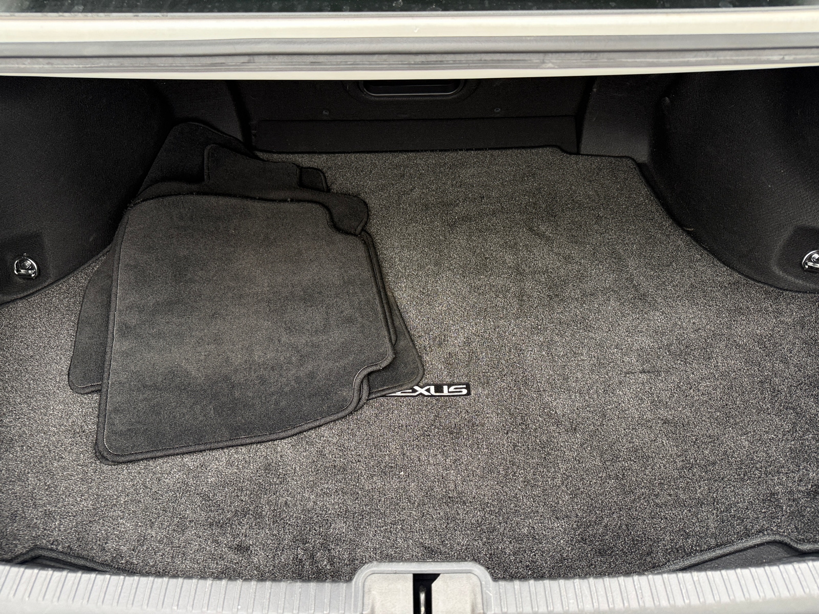 Thumbnail: 2020 Lexus ES - 6