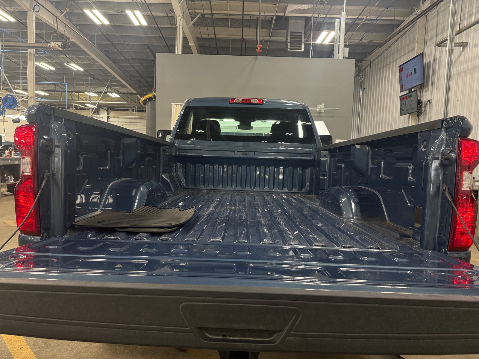 Thumbnail: 2025 Chevrolet Silverado 3500 - 6