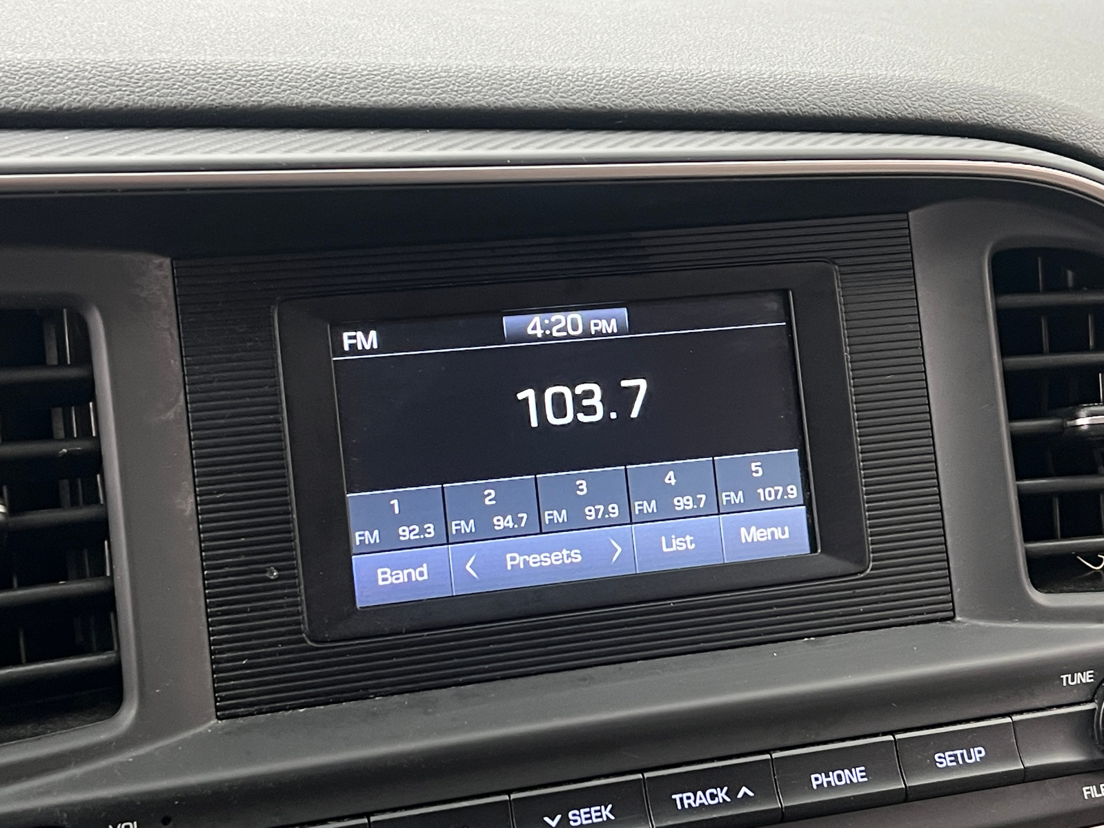 Thumbnail: 2019 Hyundai Elantra - 4