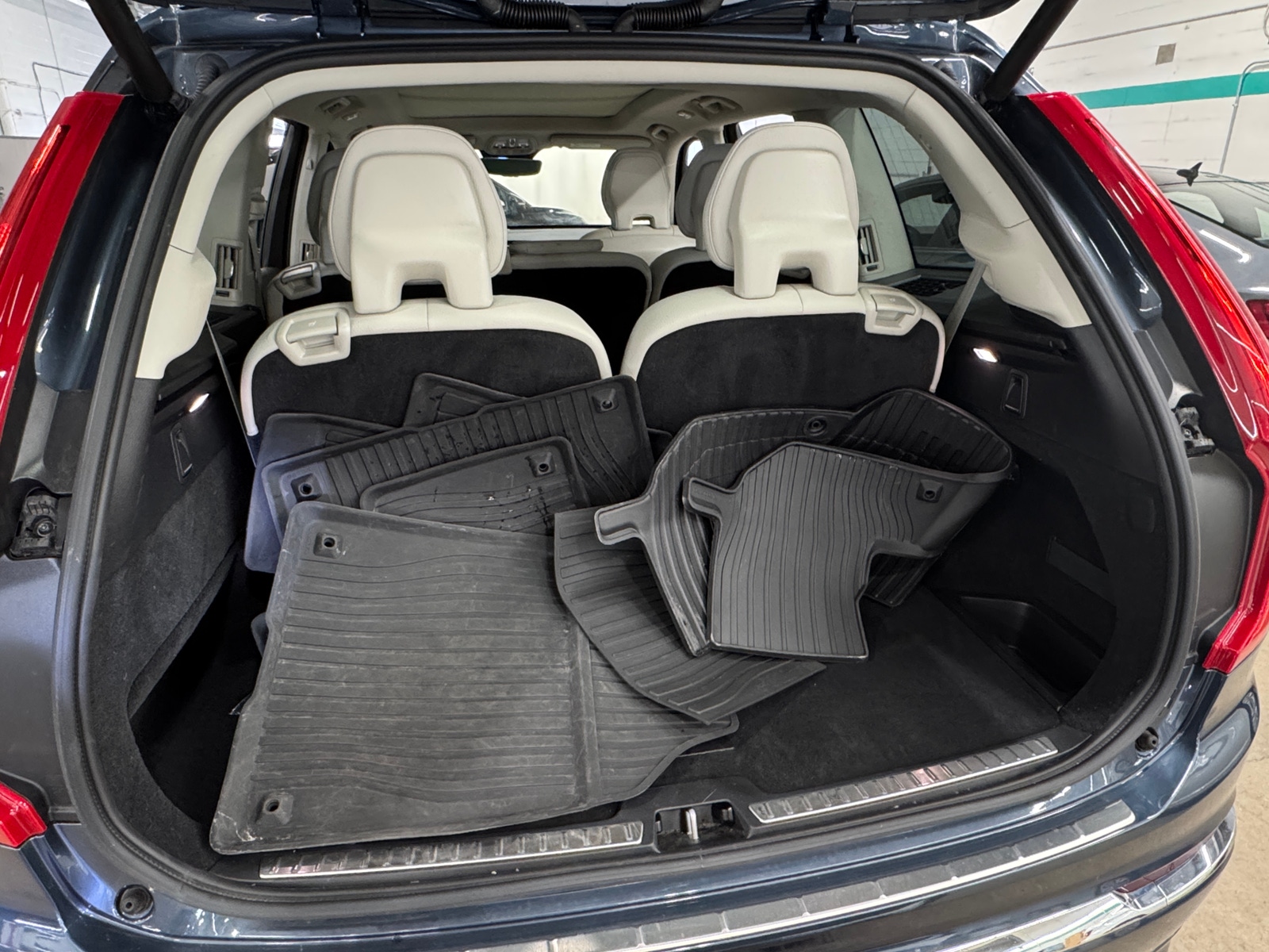 Thumbnail: 2025 Volvo XC90 - 6