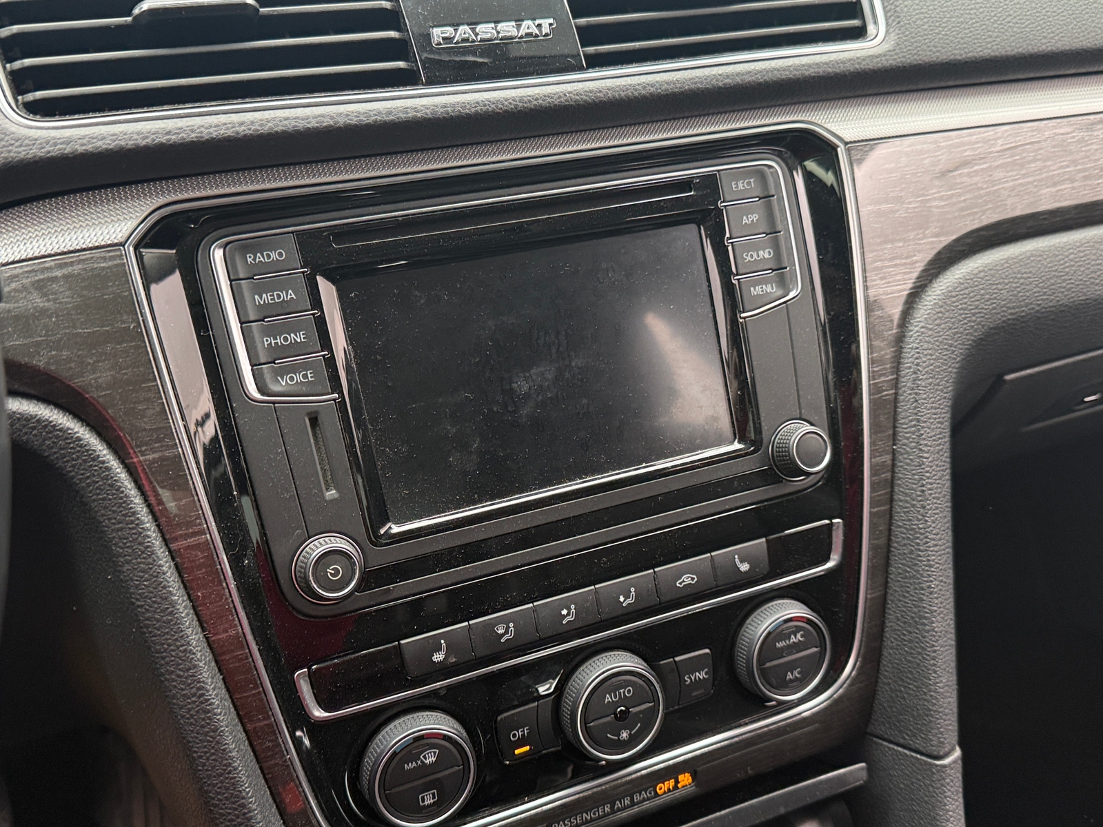 Thumbnail: 2018 Volkswagen Passat - 3