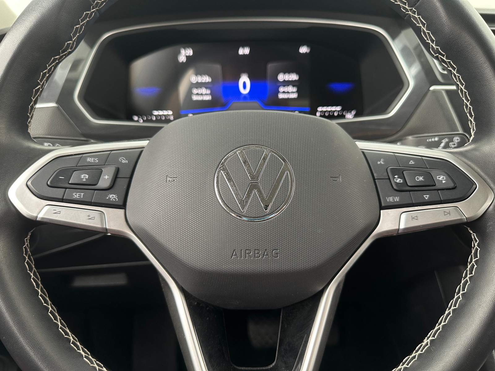 Thumbnail: 2024 Volkswagen Tiguan - 4