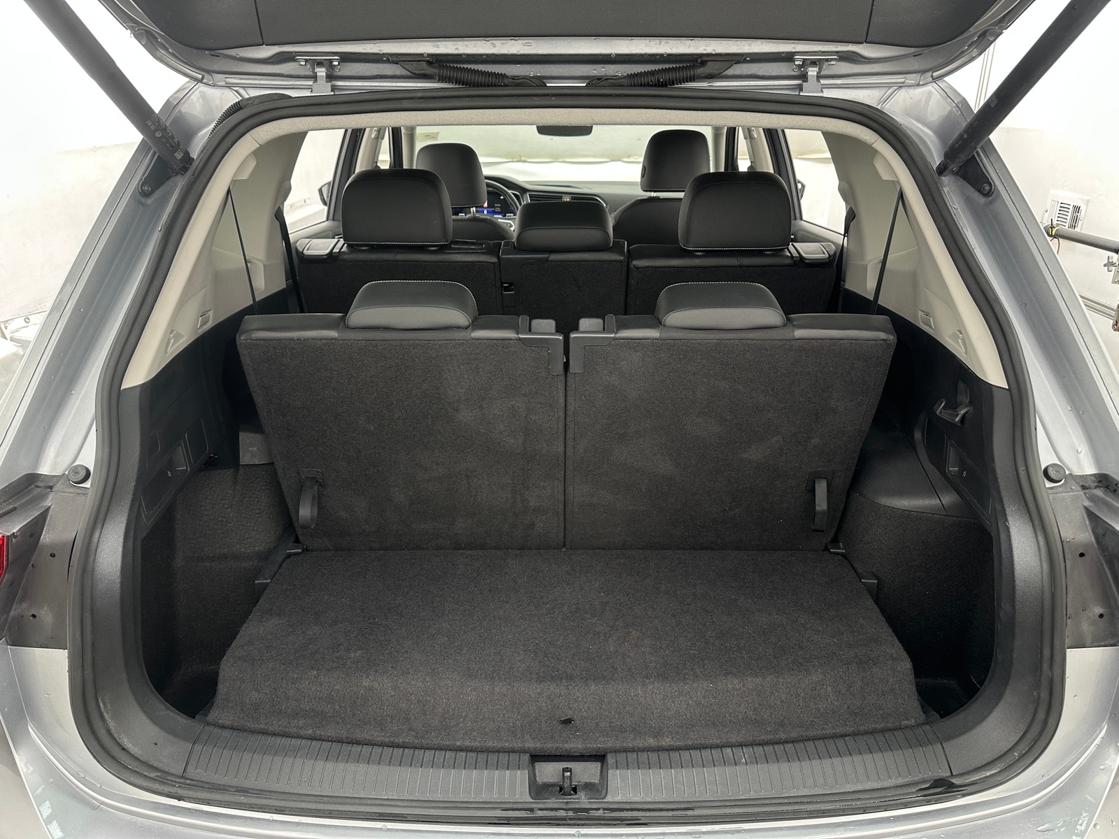 Thumbnail: 2024 Volkswagen Tiguan - 6