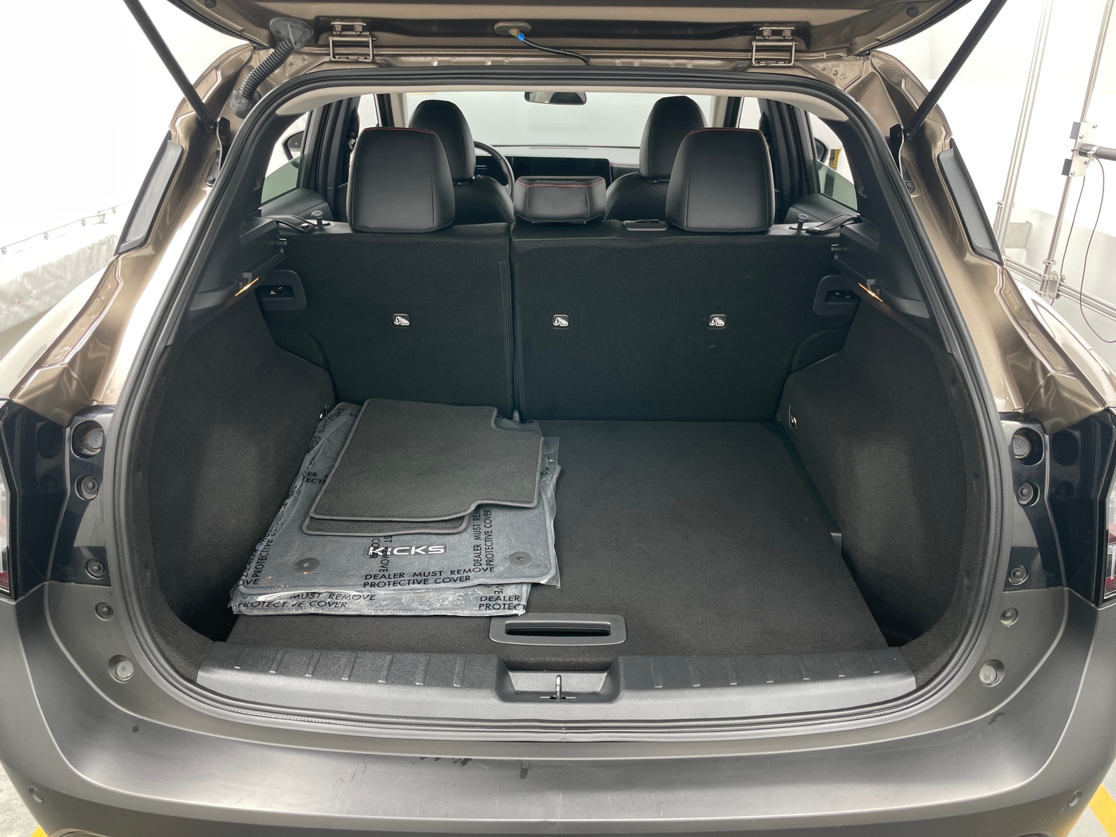 Thumbnail: 2025 Nissan Kicks - 6