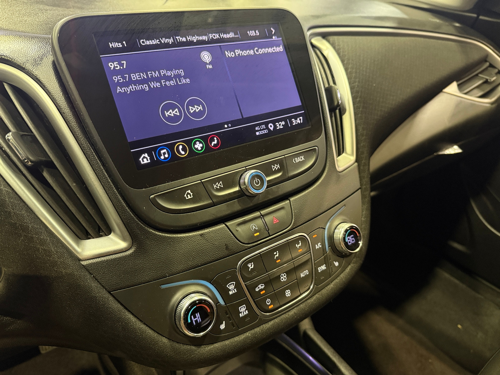 Thumbnail: 2024 Chevrolet Malibu - 4