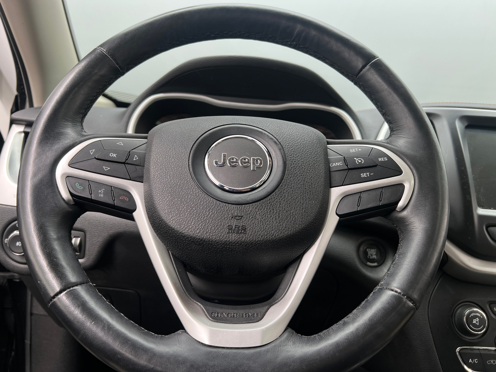 Thumbnail: 2016 Jeep Cherokee - 4