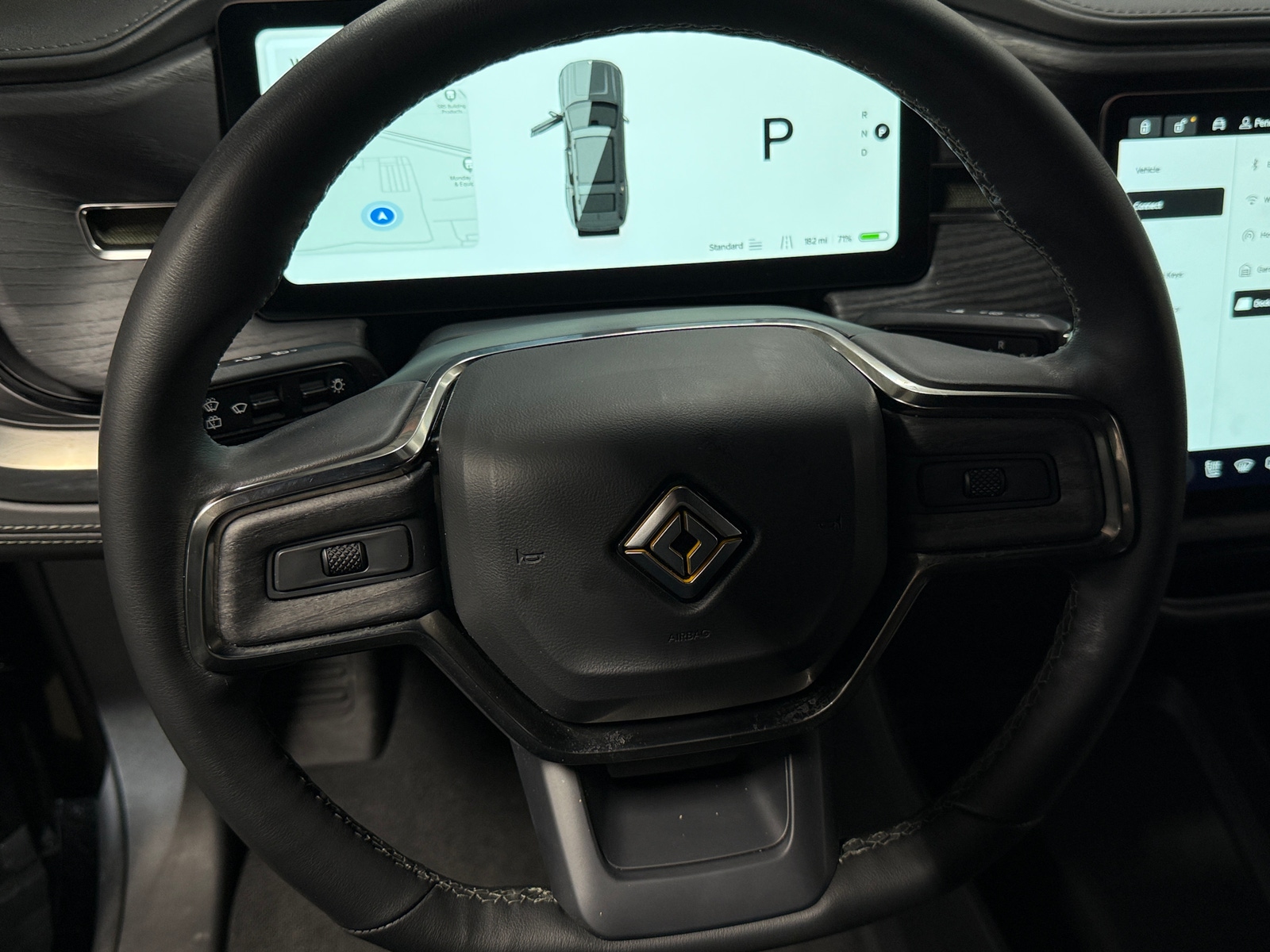 Thumbnail: 2025 Rivian R1S - 4