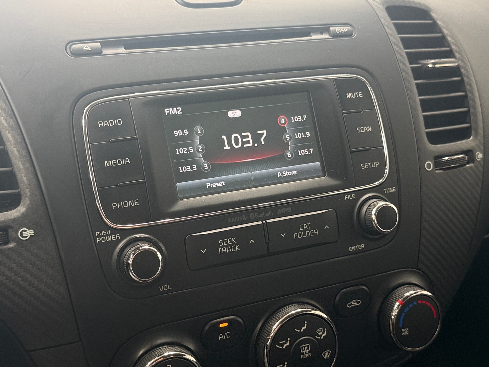 Thumbnail: 2016 Kia Forte - 4