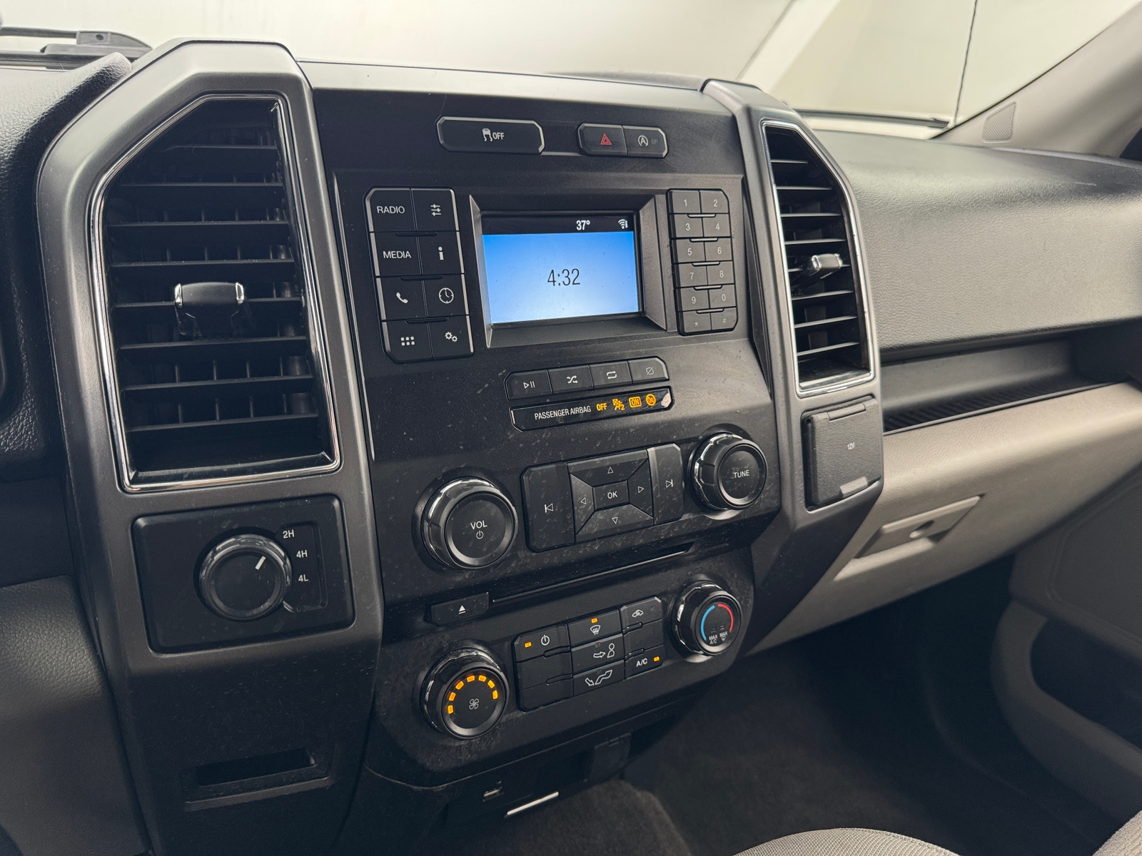 Thumbnail: 2018 Ford Econoline - 4