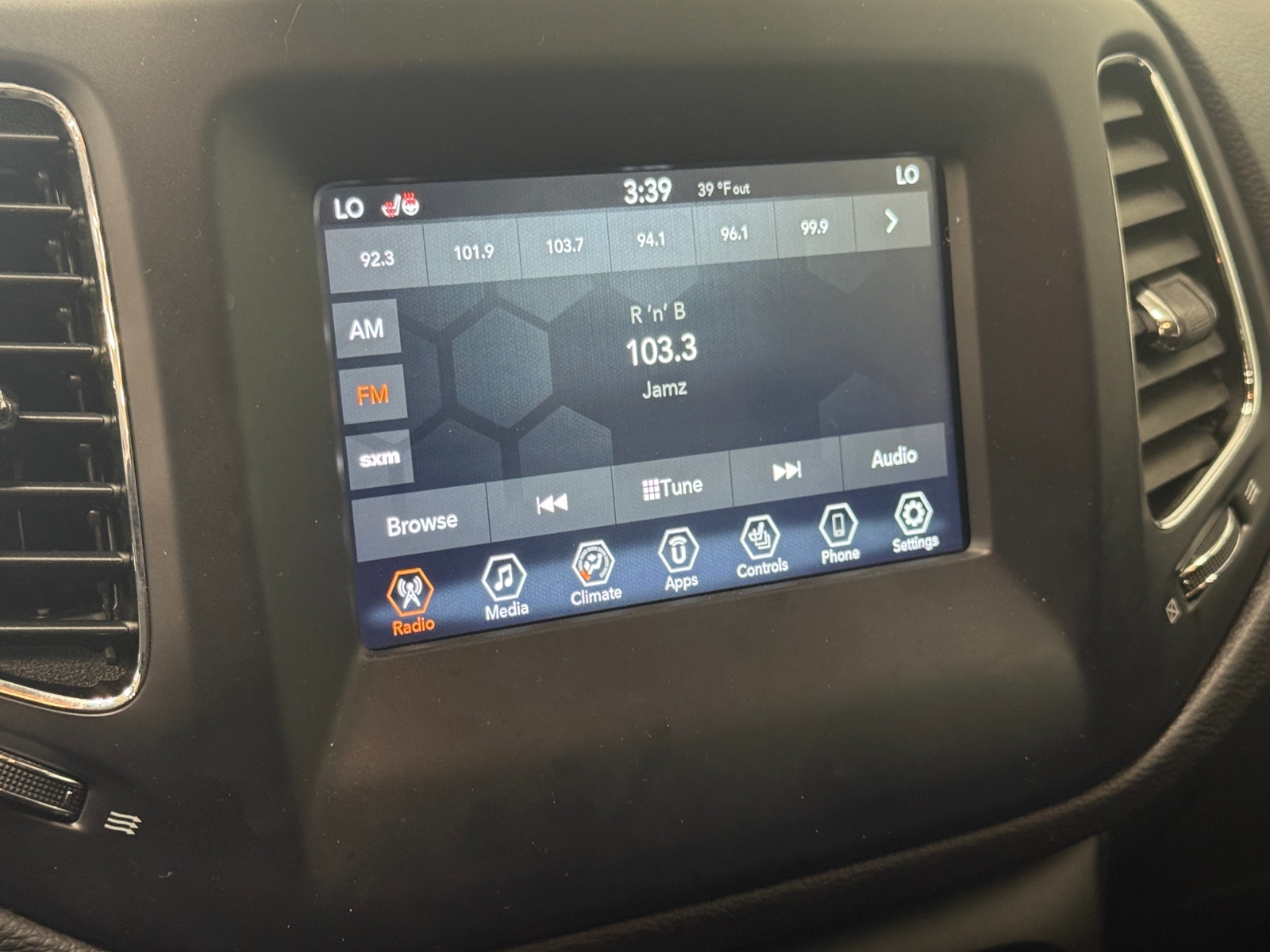 Thumbnail: 2021 Jeep Compass - 4