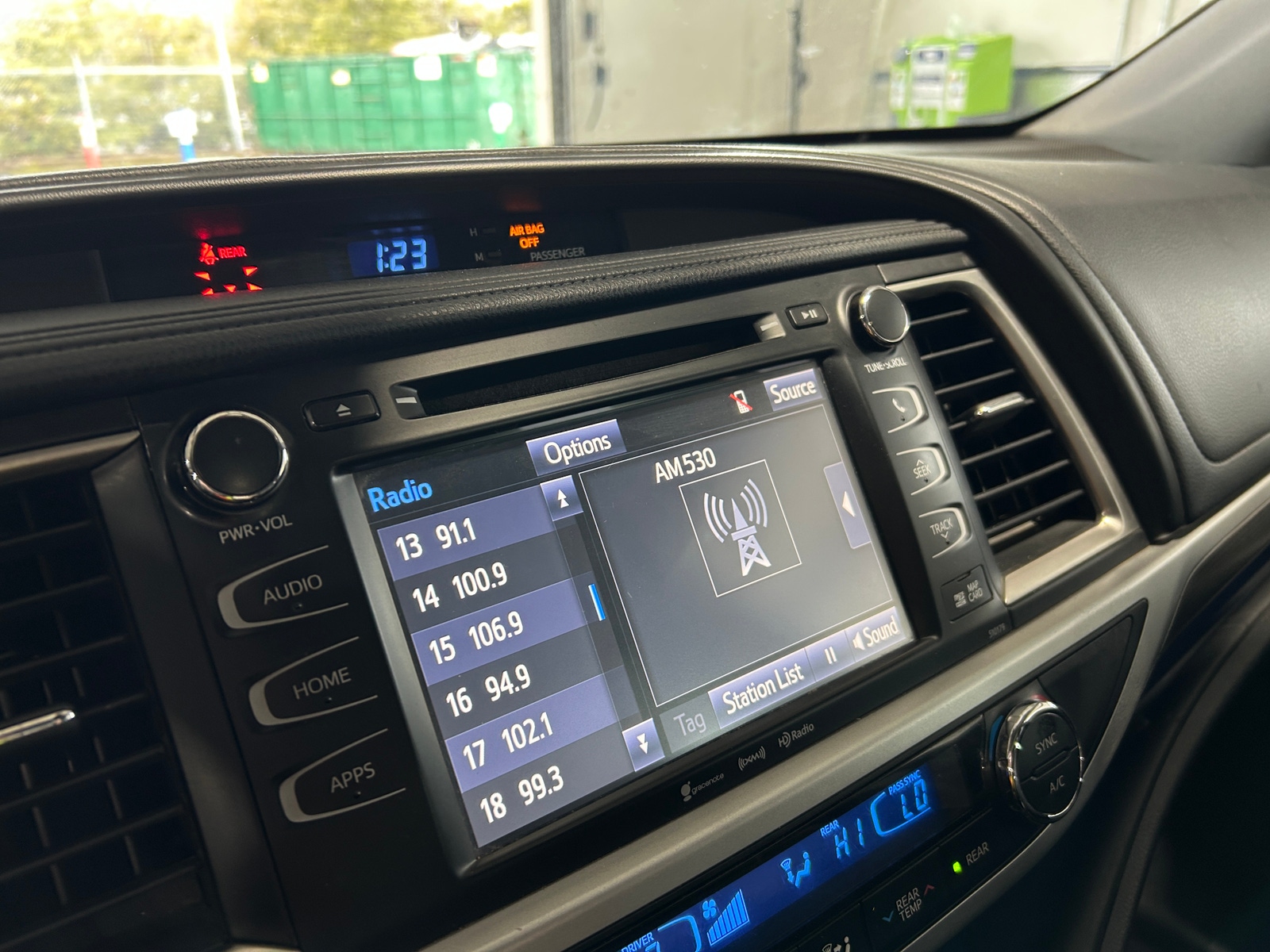 Thumbnail: 2017 Toyota Highlander - 3