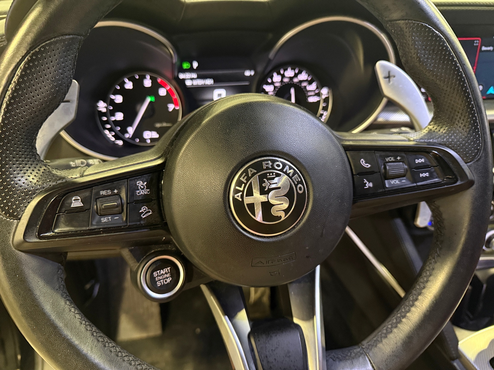 Thumbnail: 2023 Alfa Romeo Stelvio - 4