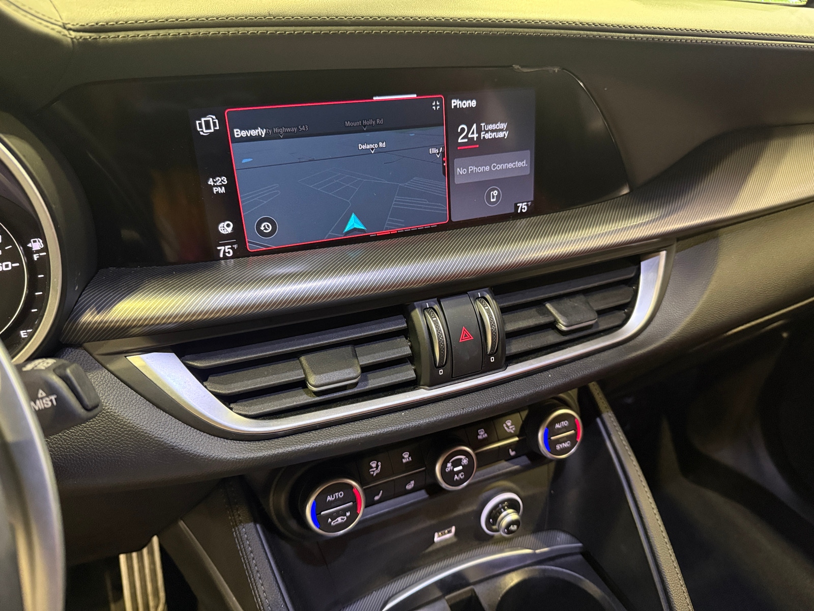 Thumbnail: 2023 Alfa Romeo Stelvio - 3