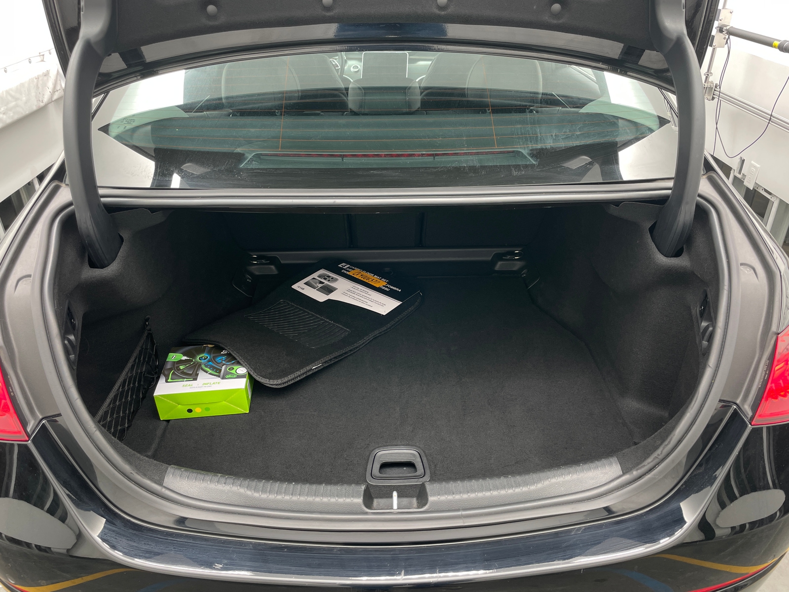 Thumbnail: 2025 Mercedes-Benz C-Class - 6