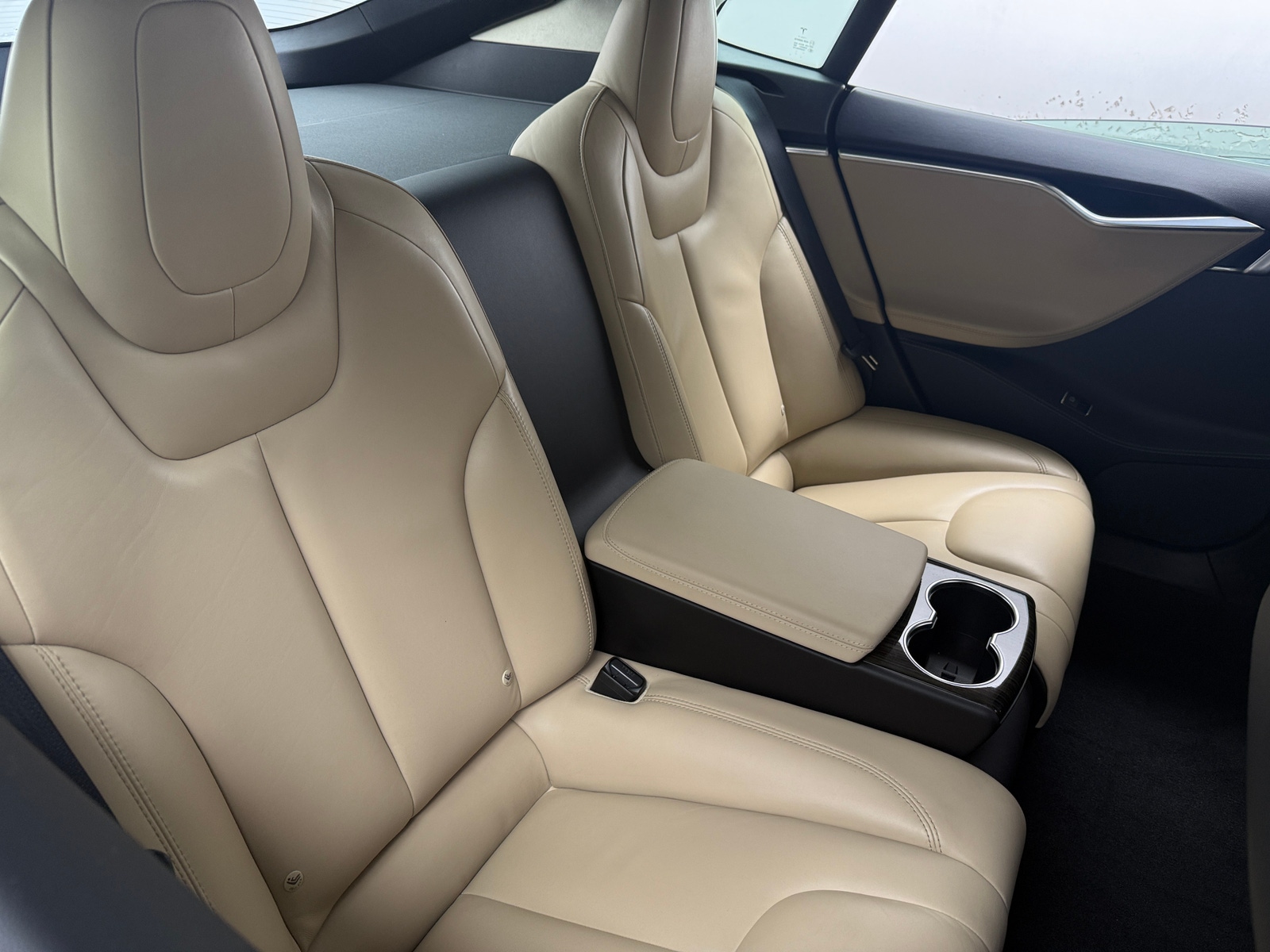 Thumbnail: 2015 Tesla Model S - 5