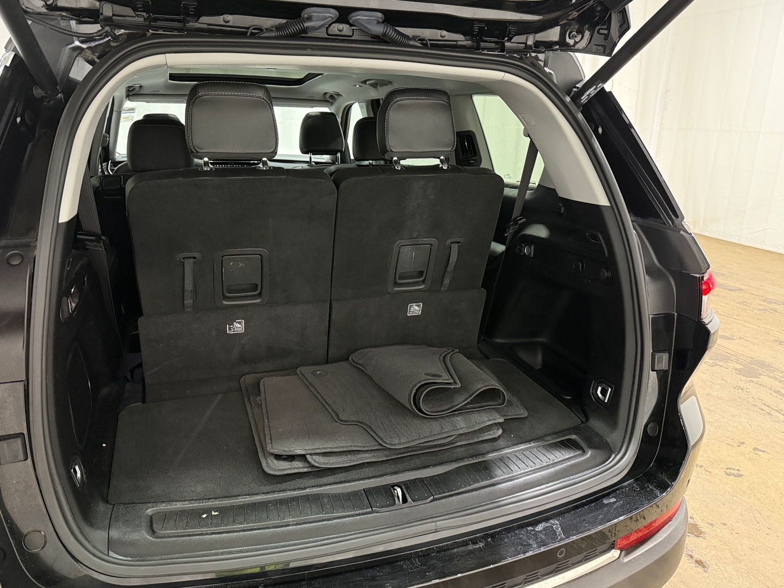 Thumbnail: 2023 Jeep Grand Cherokee L - 6