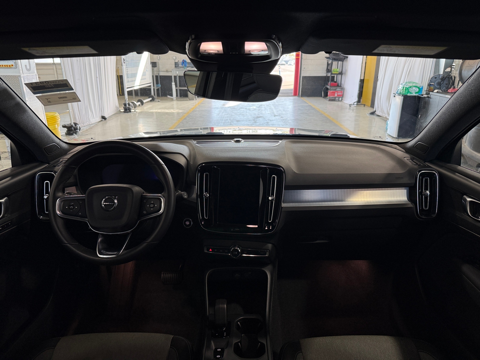 Thumbnail: 2024 Volvo XC40 - 3