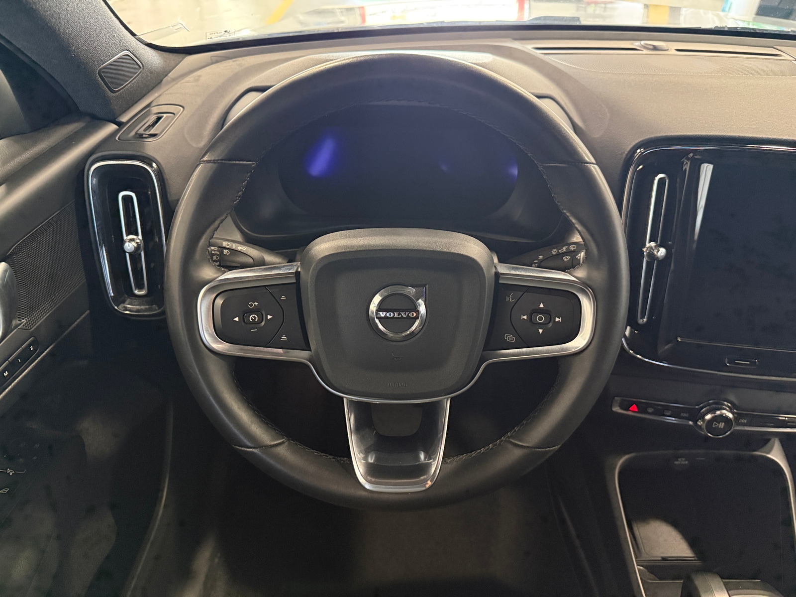 Thumbnail: 2024 Volvo XC40 - 5