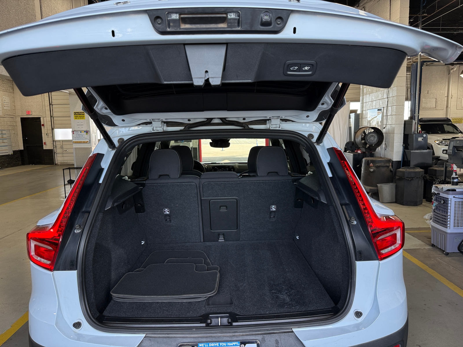 Thumbnail: 2024 Volvo XC40 - 7