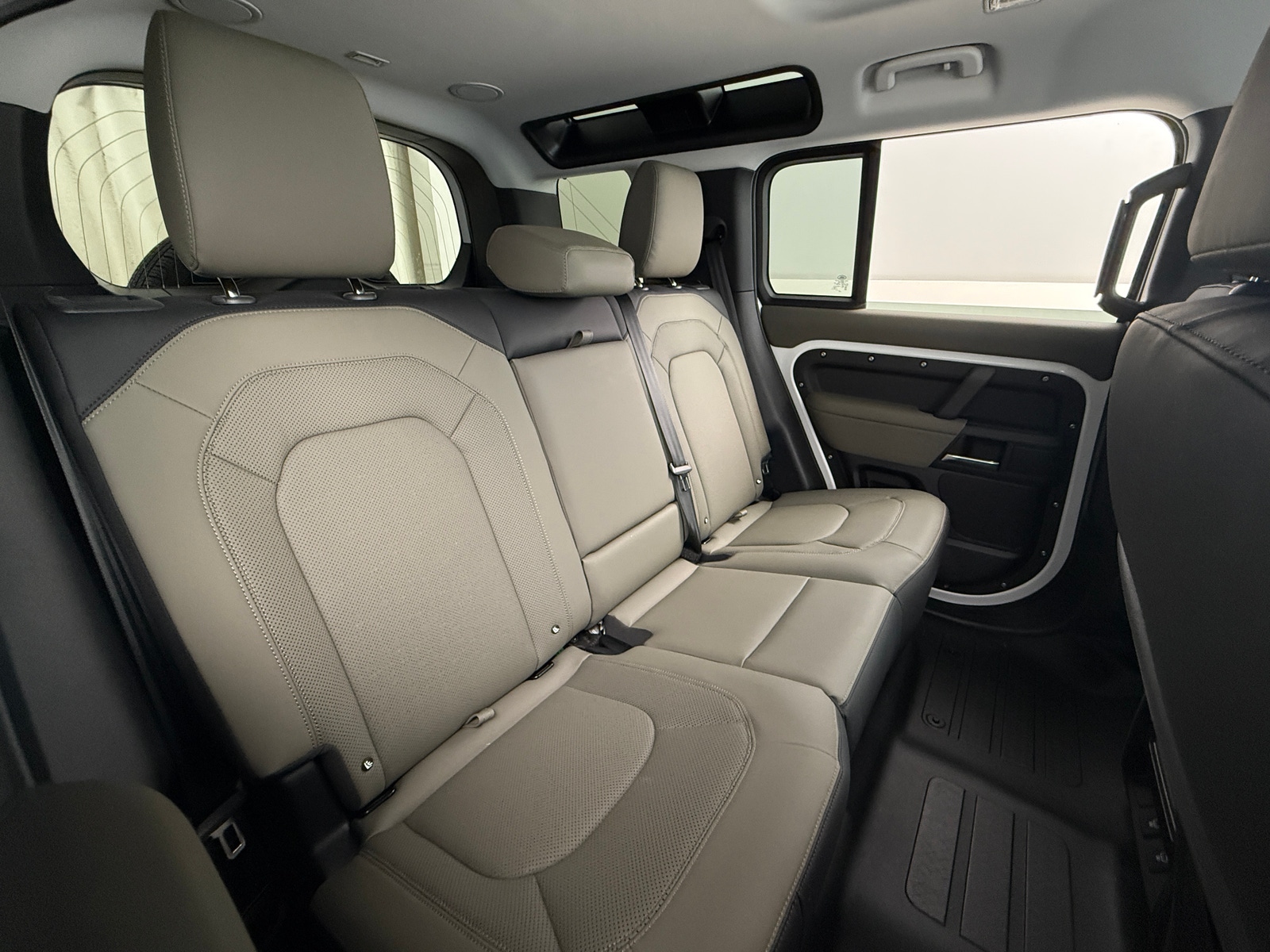 Thumbnail: 2025 Land Rover Defender - 6