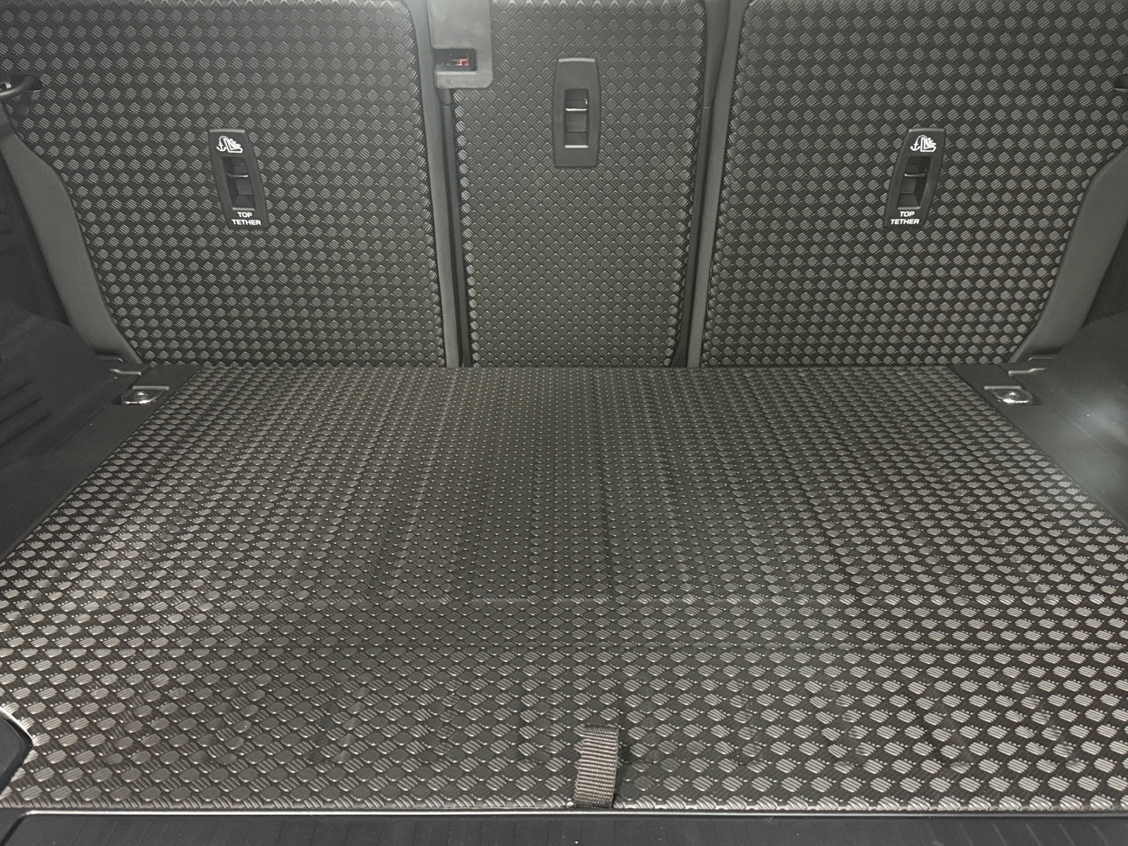 Thumbnail: 2025 Land Rover Defender - 7