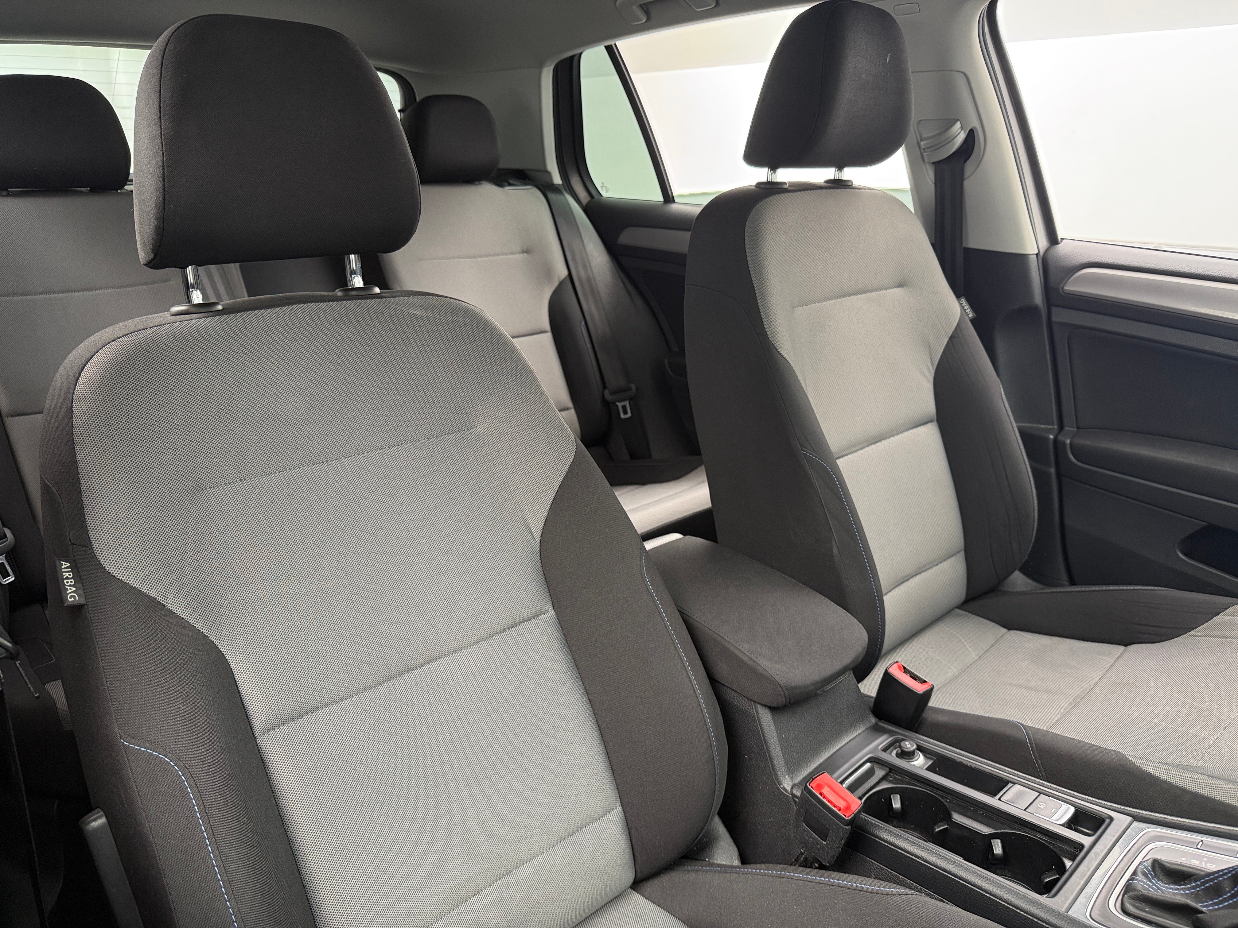 Thumbnail: 2016 Volkswagen e-Golf - 2
