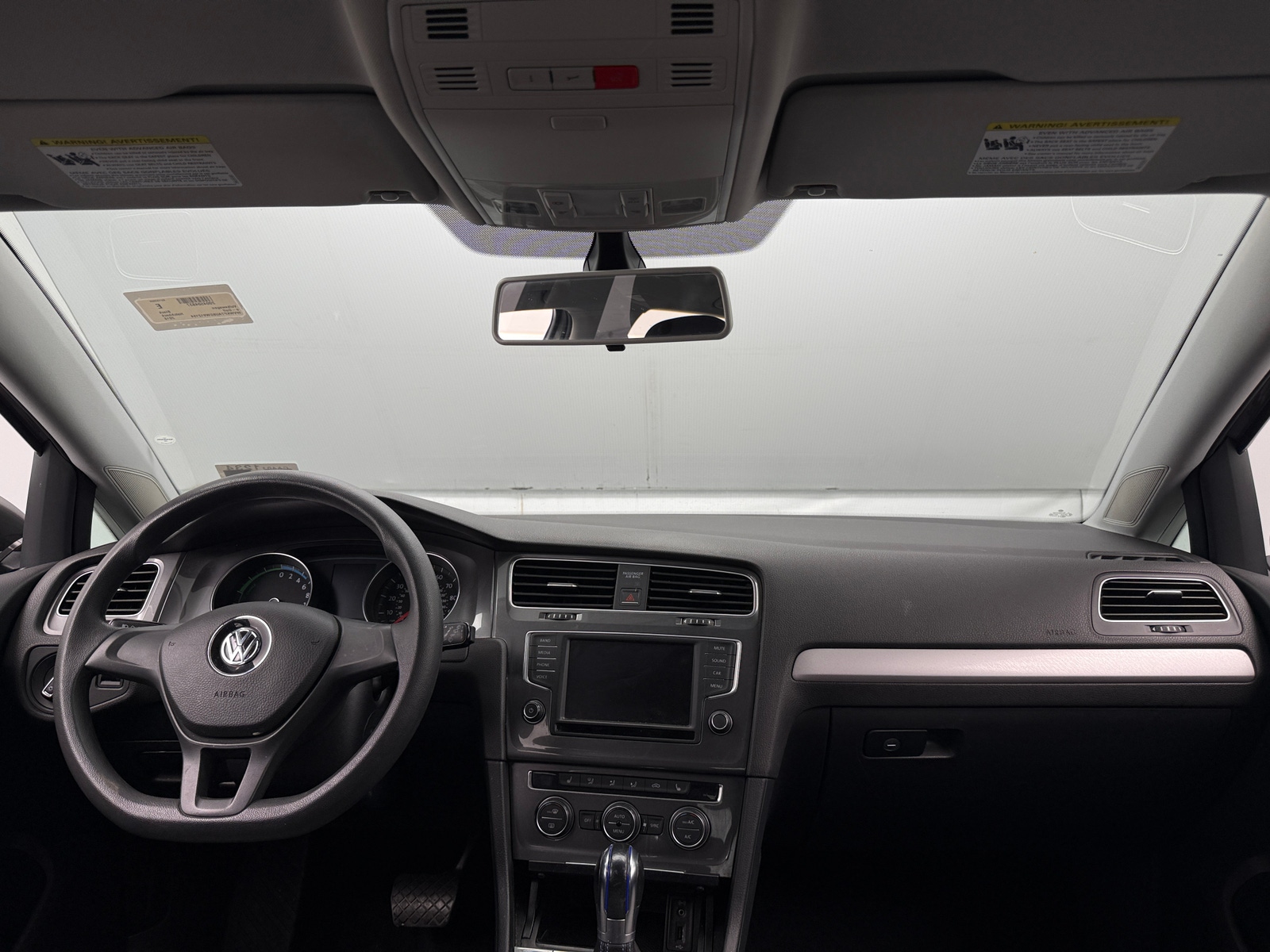 Thumbnail: 2016 Volkswagen e-Golf - 3