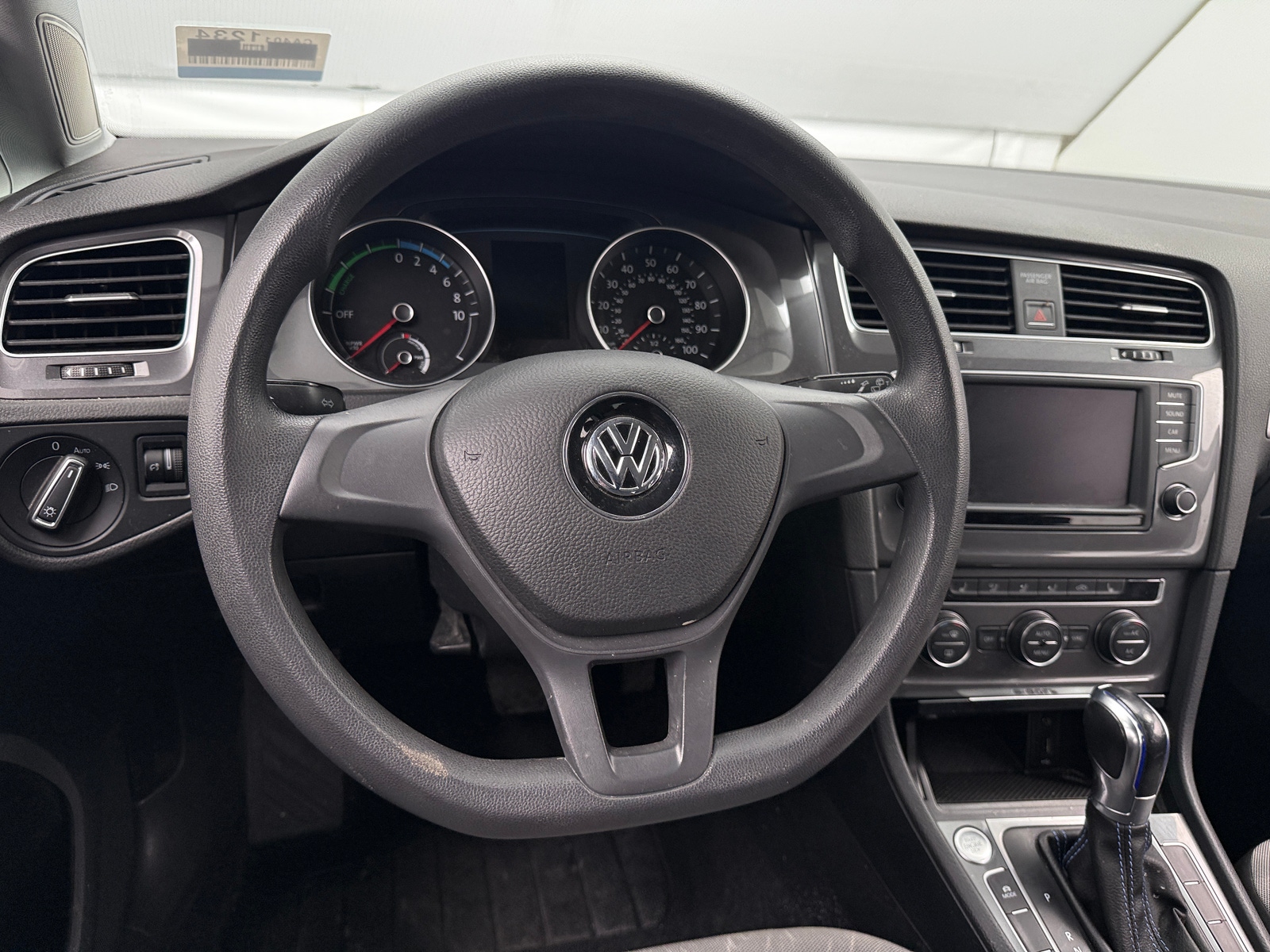 Thumbnail: 2016 Volkswagen e-Golf - 5