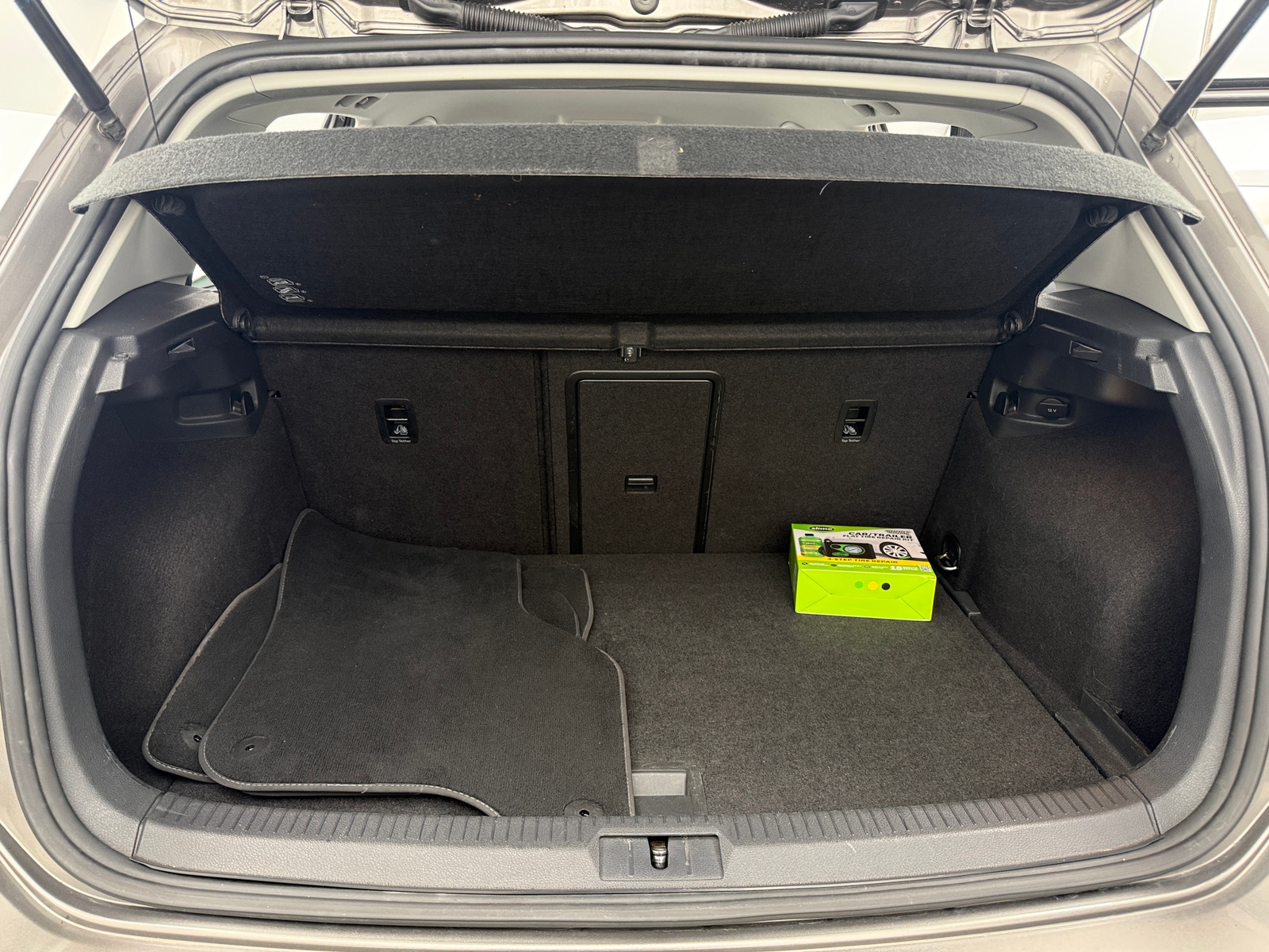 Thumbnail: 2016 Volkswagen e-Golf - 7