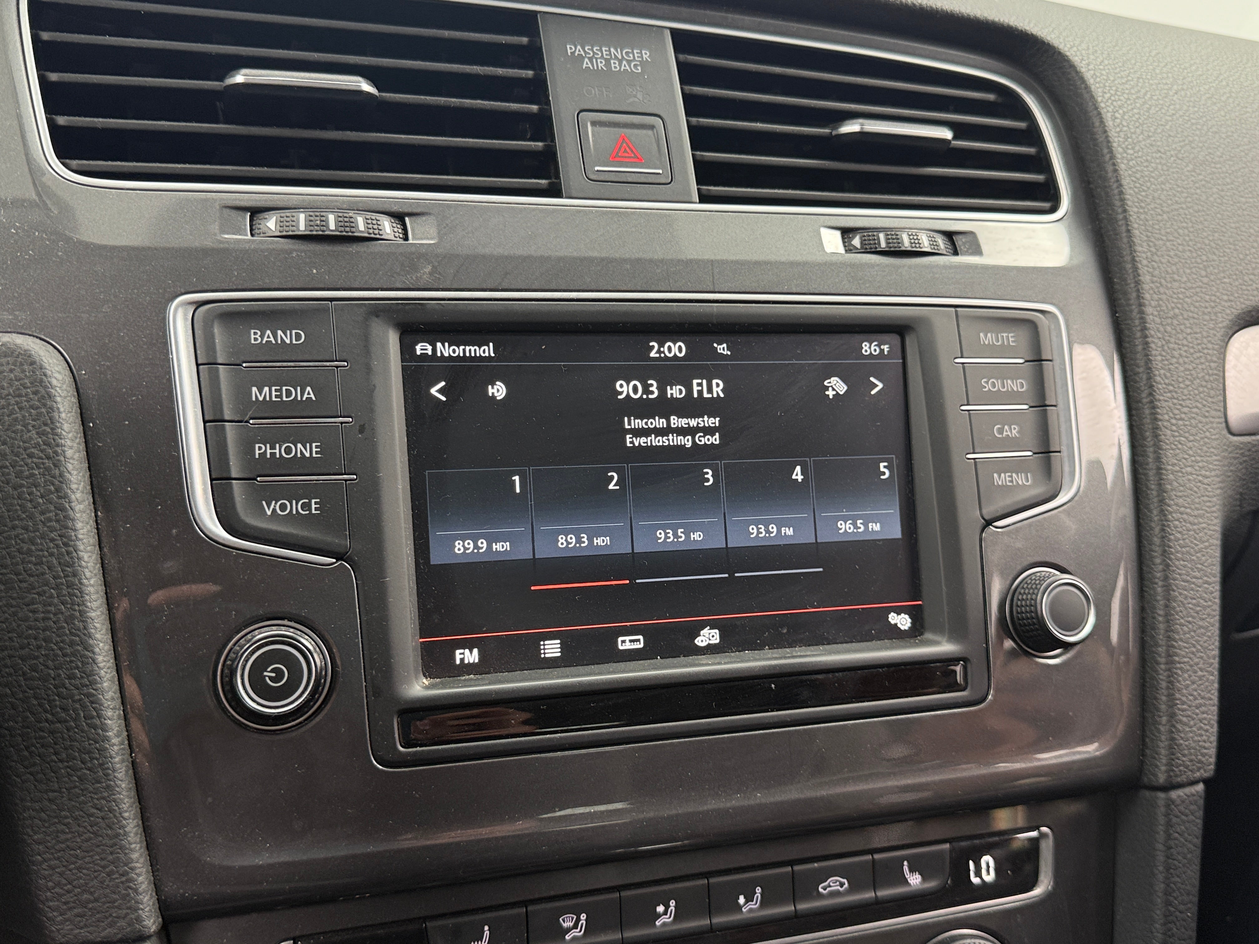Thumbnail: 2016 Volkswagen e-Golf - 4