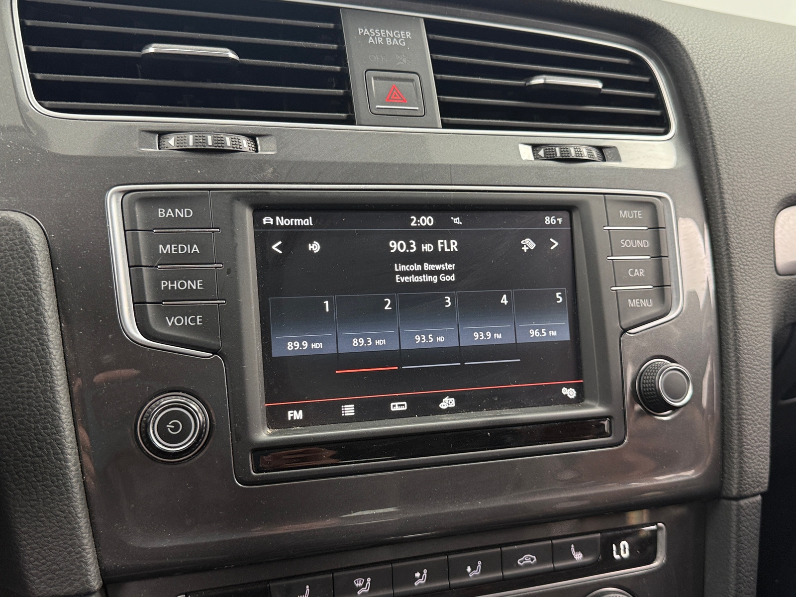 Thumbnail: 2016 Volkswagen e-Golf - 4