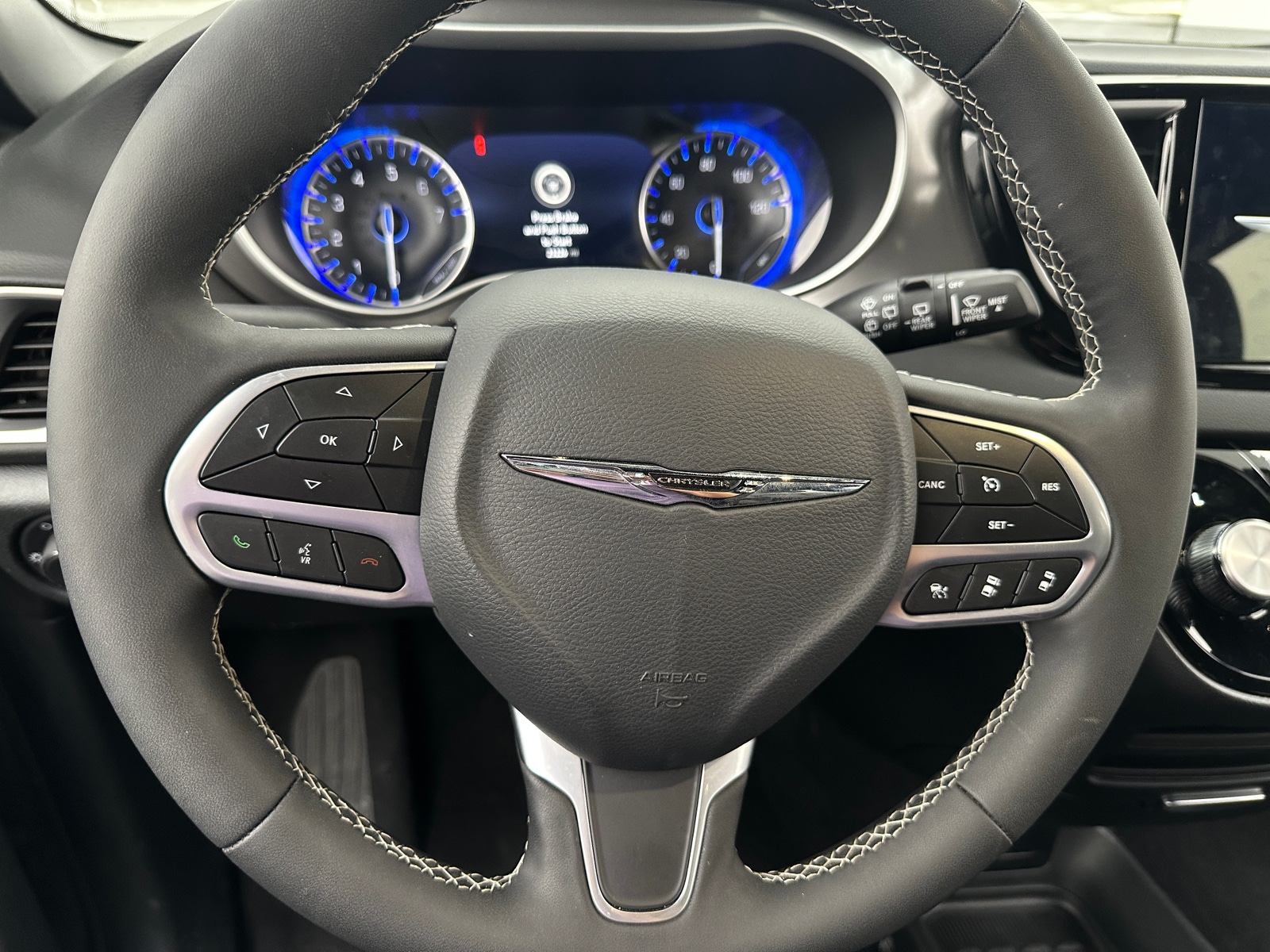 Thumbnail: 2025 Chrysler Pacifica - 4