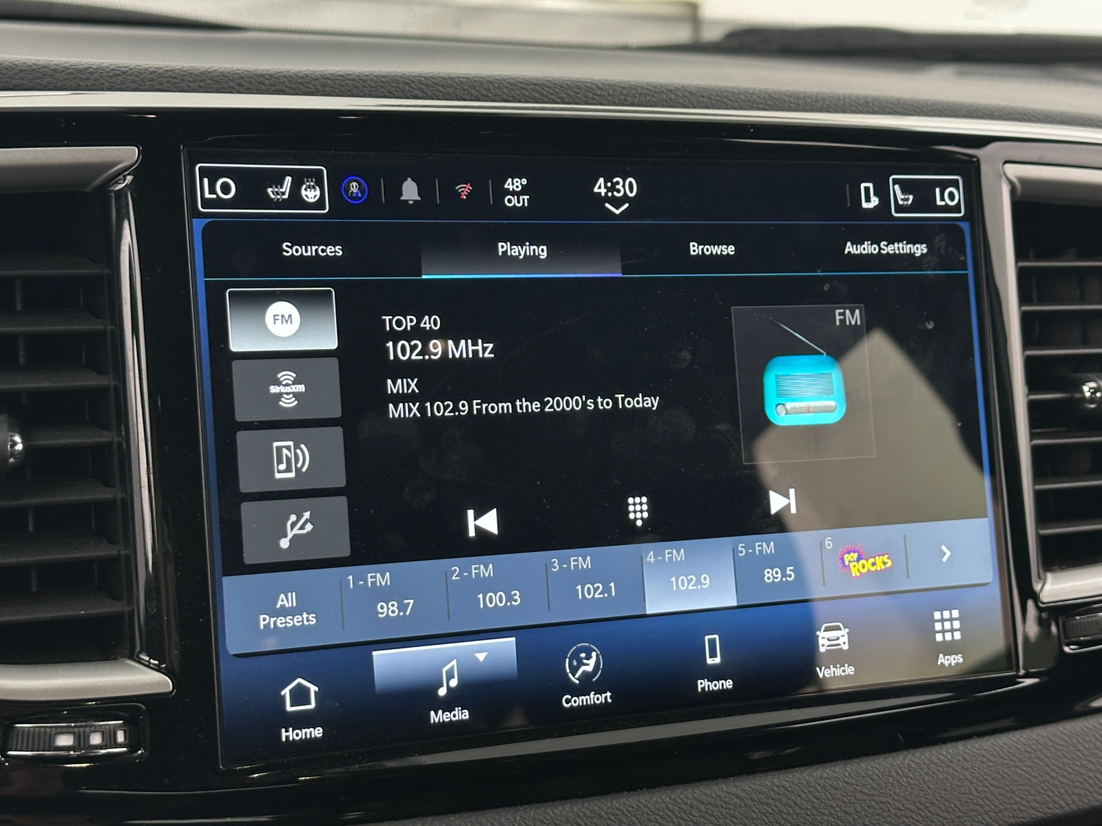 Thumbnail: 2025 Chrysler Pacifica - 3