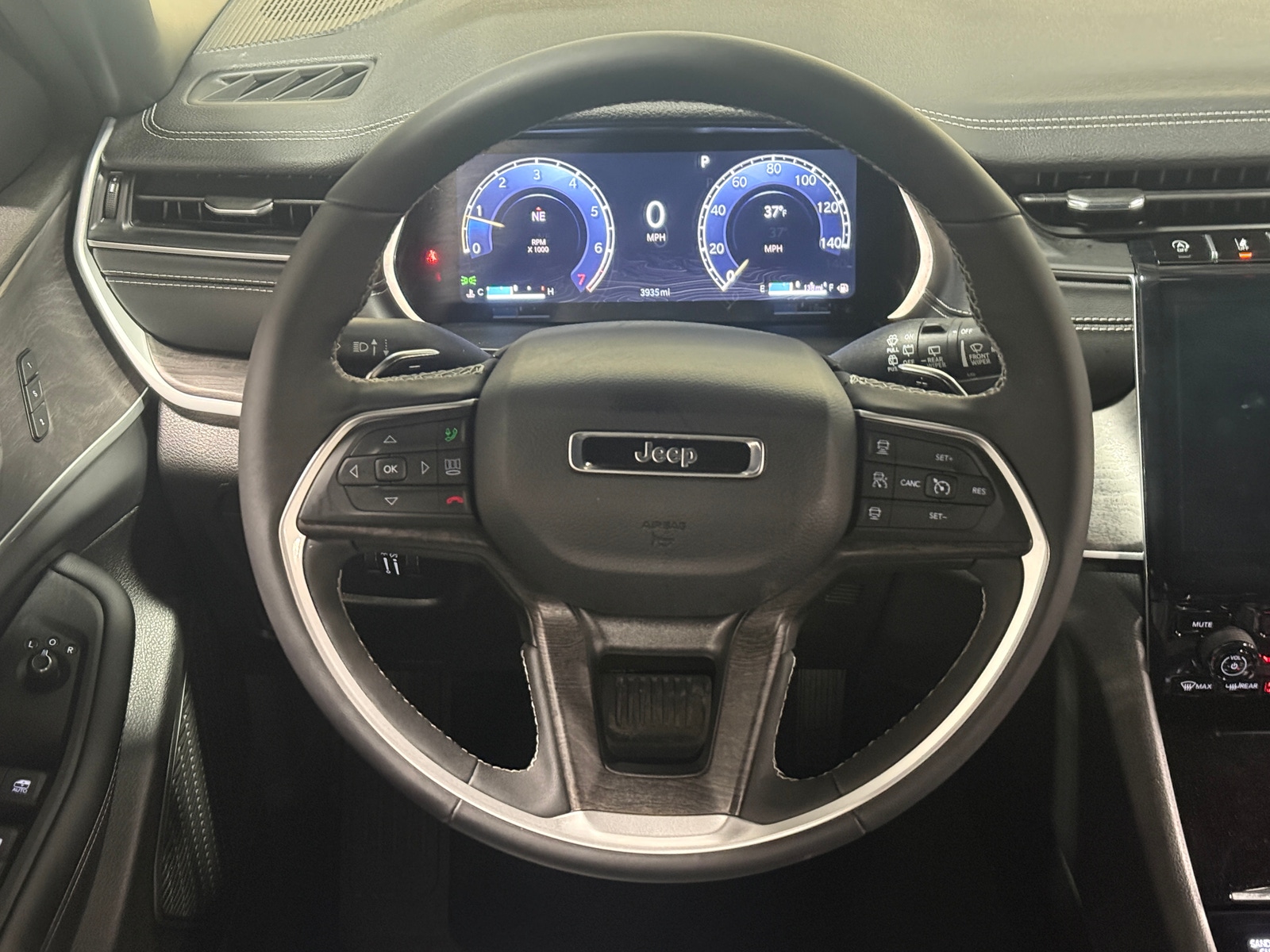 Thumbnail: 2025 Jeep Grand Cherokee - 4