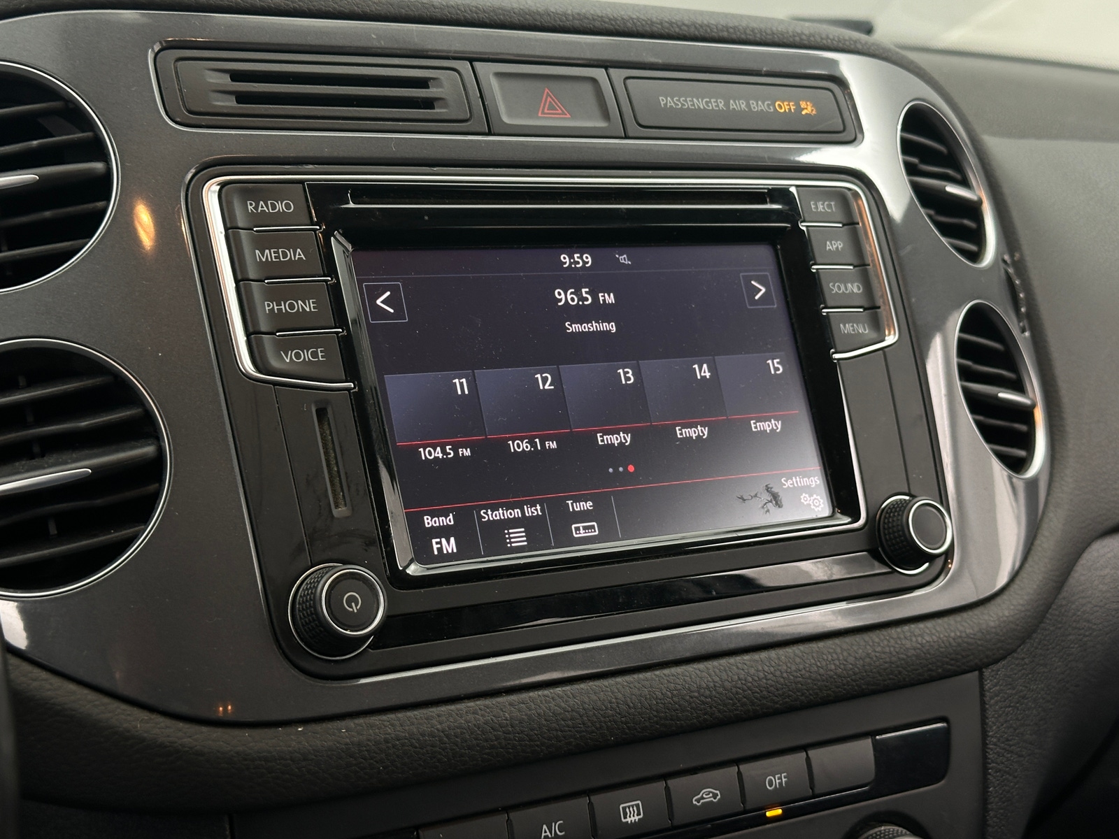 Thumbnail: 2018 Volkswagen Tiguan - 4