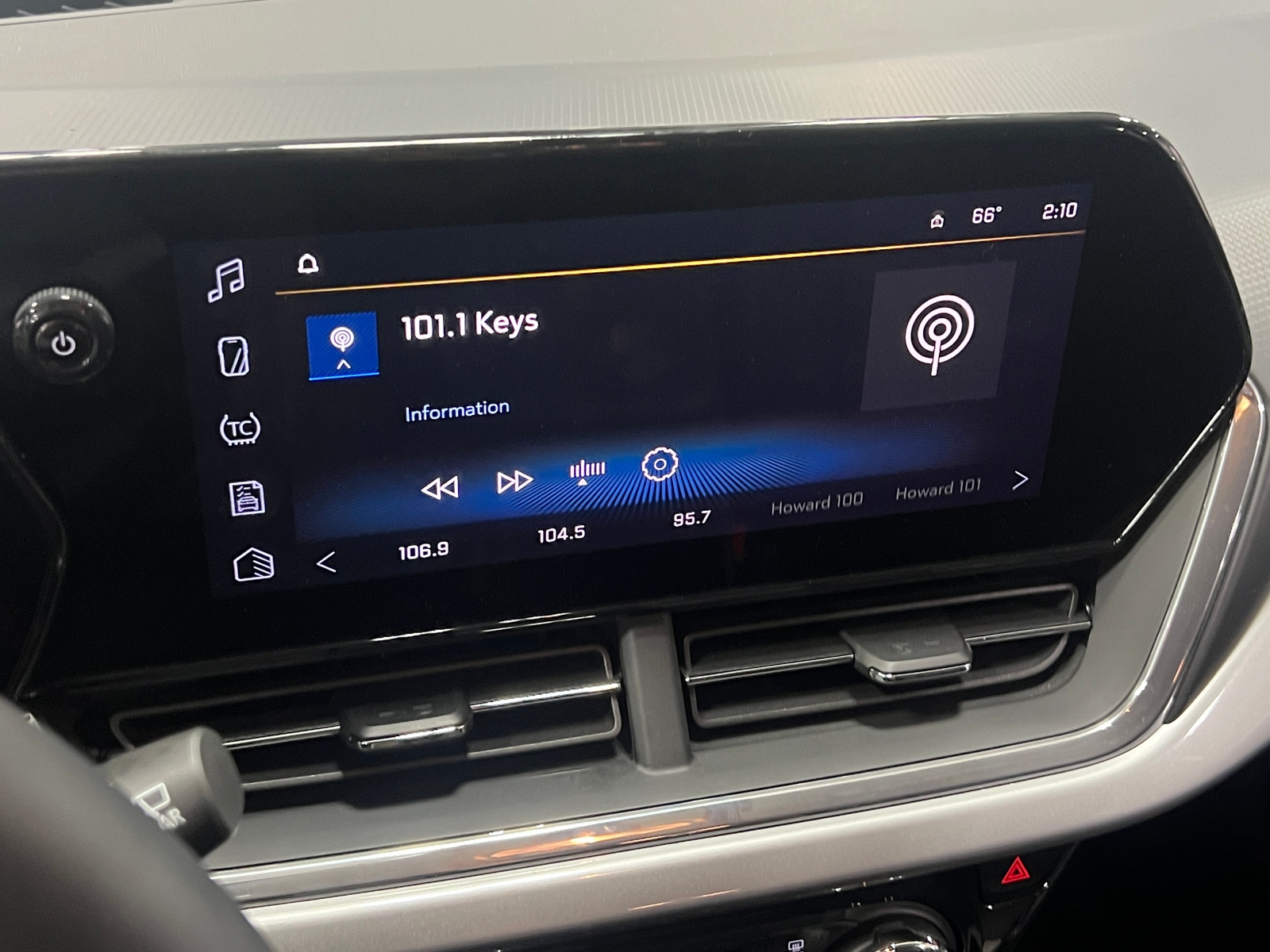 Thumbnail: 2025 Chevrolet Trax - 4