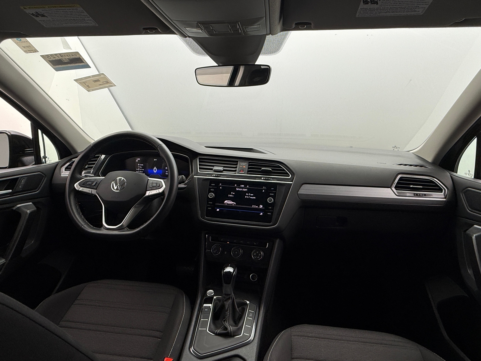 Thumbnail: 2024 Volkswagen Tiguan - 3