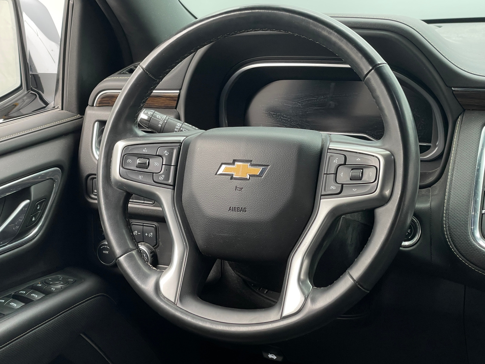 Thumbnail: 2023 Chevrolet Suburban - 4