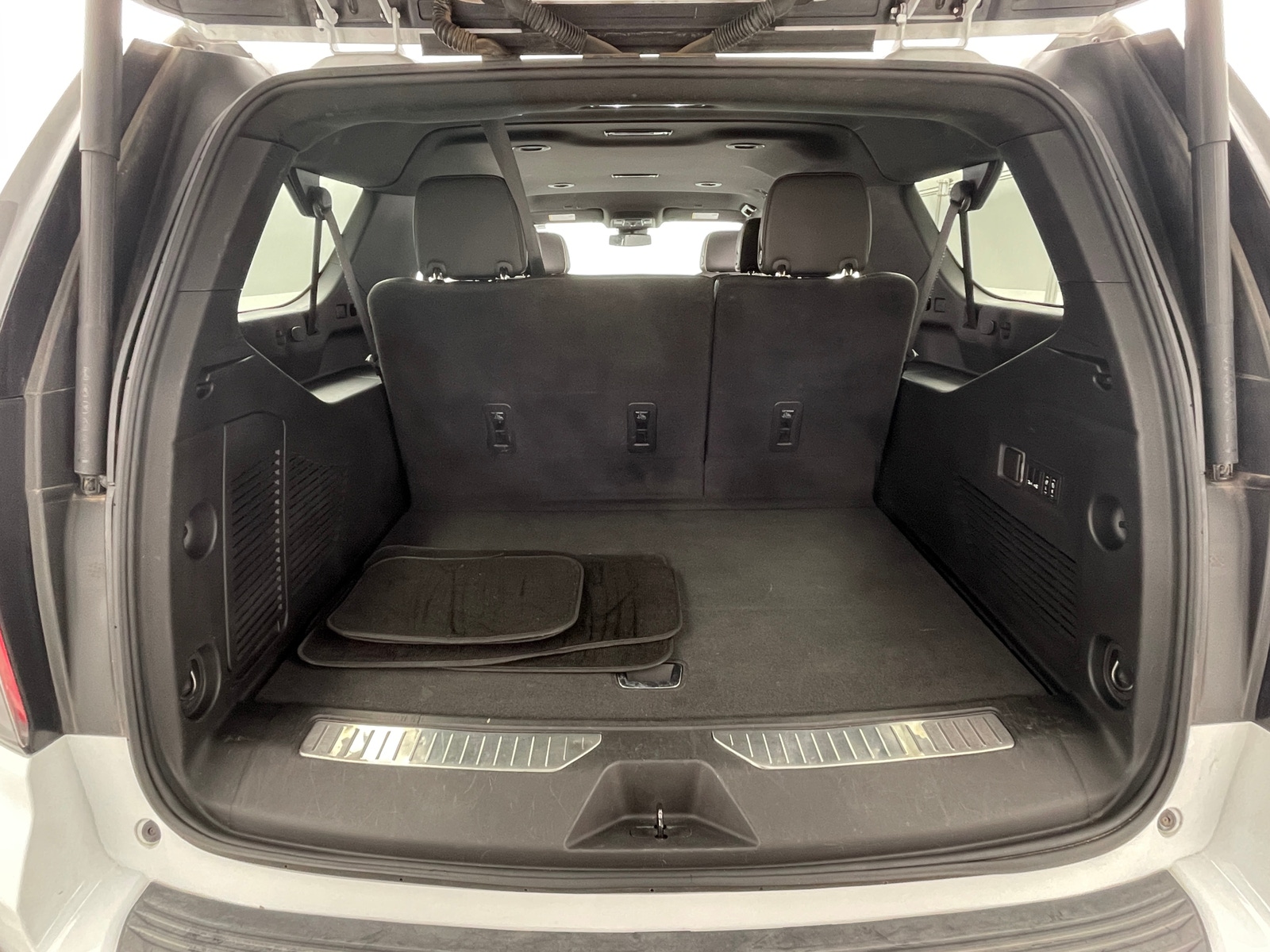 Thumbnail: 2023 Chevrolet Suburban - 6