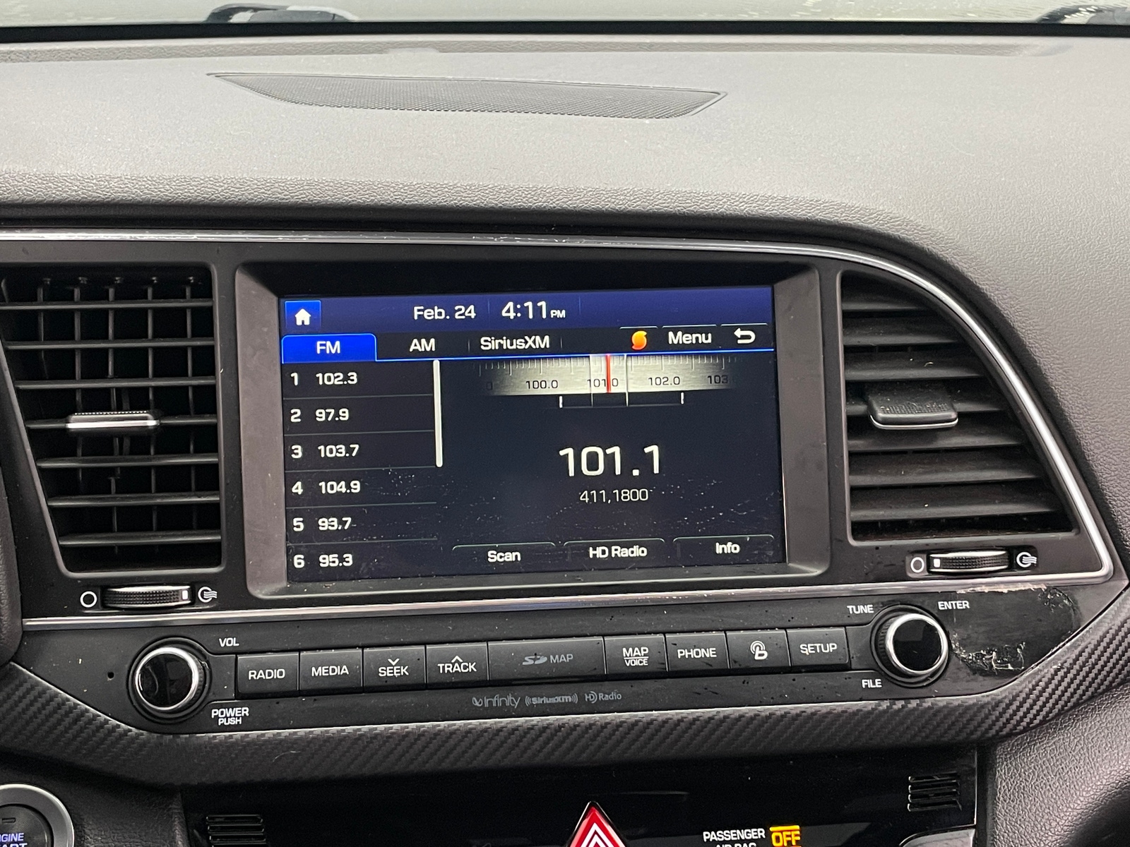 Thumbnail: 2017 Hyundai Elantra - 3