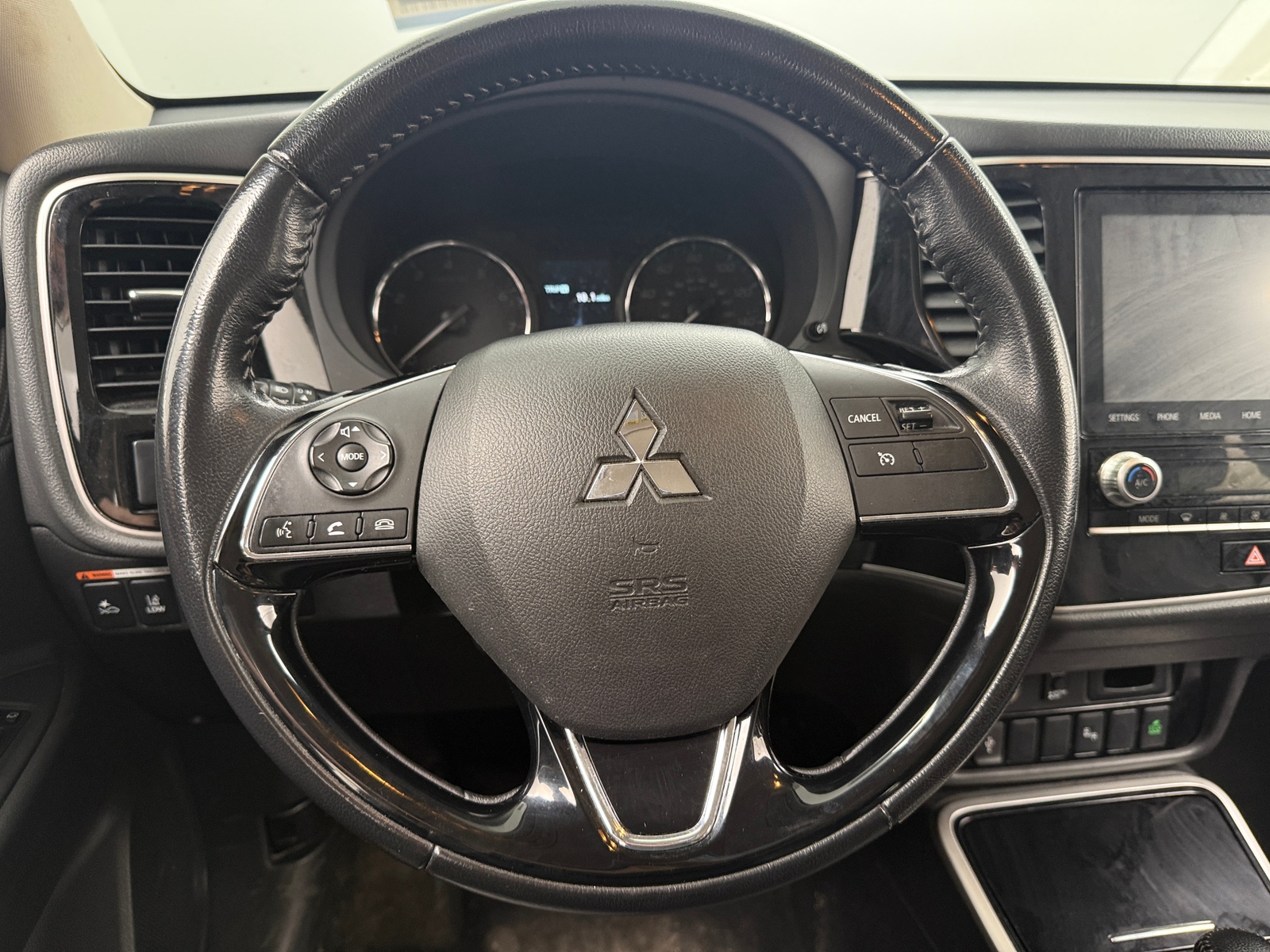 Thumbnail: 2020 Mitsubishi Outlander - 4