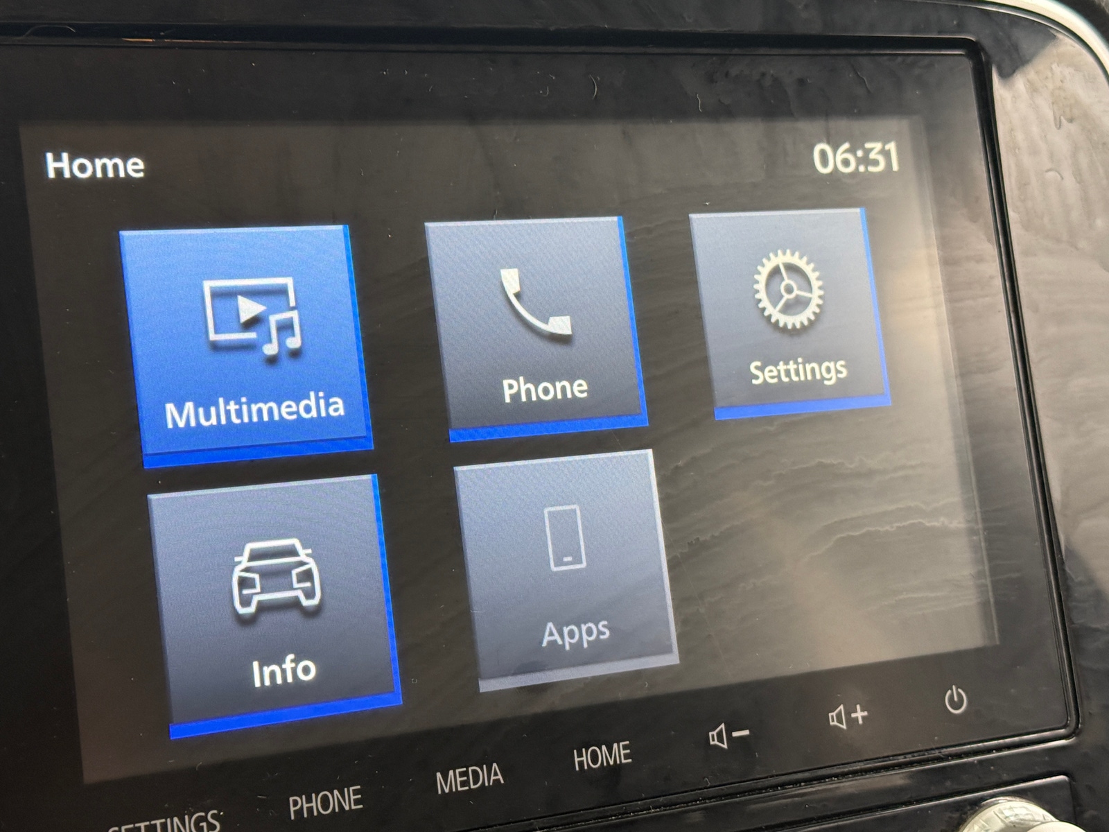 Thumbnail: 2020 Mitsubishi Outlander - 3