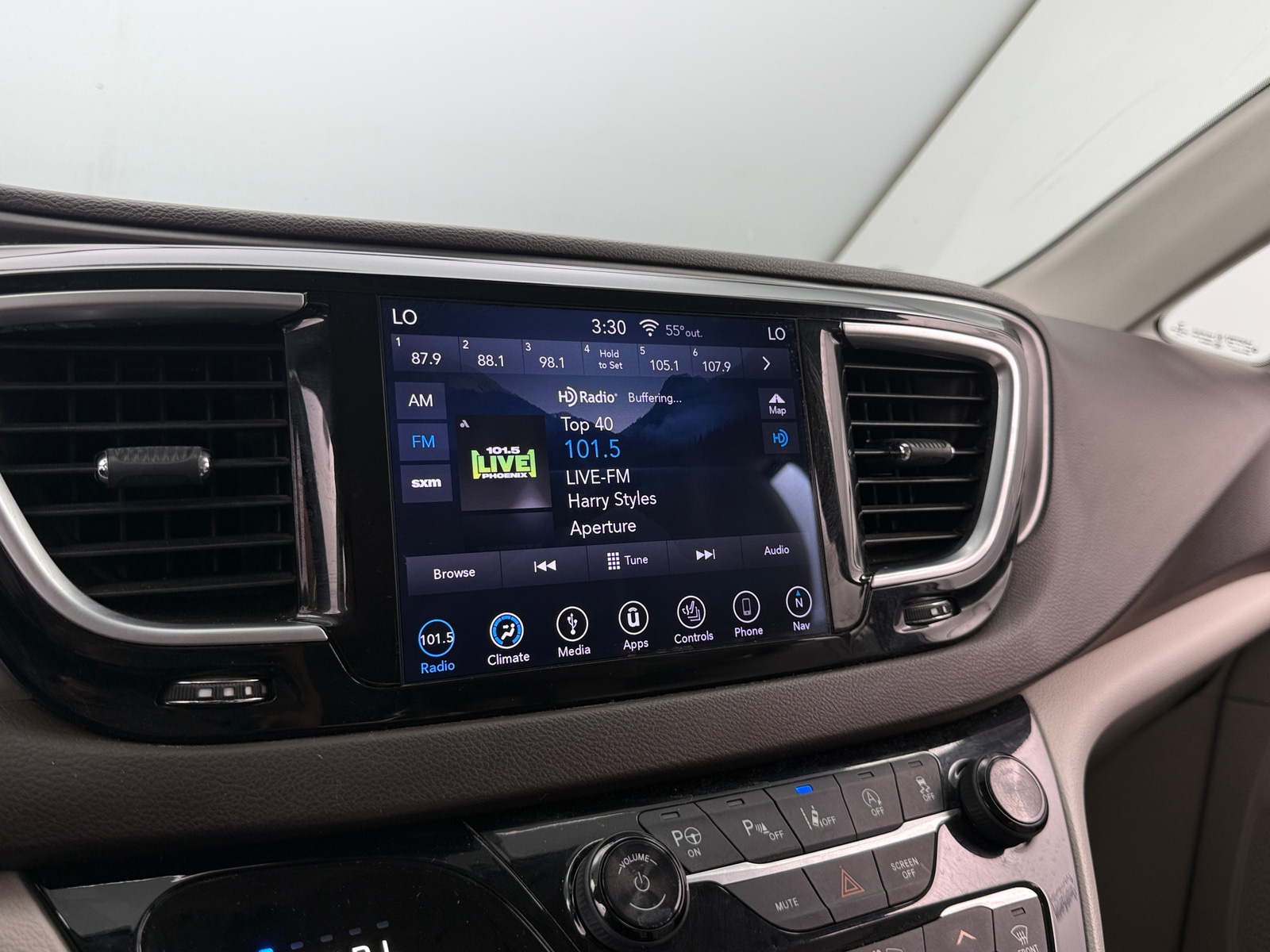 Thumbnail: 2019 Chrysler Pacifica - 3