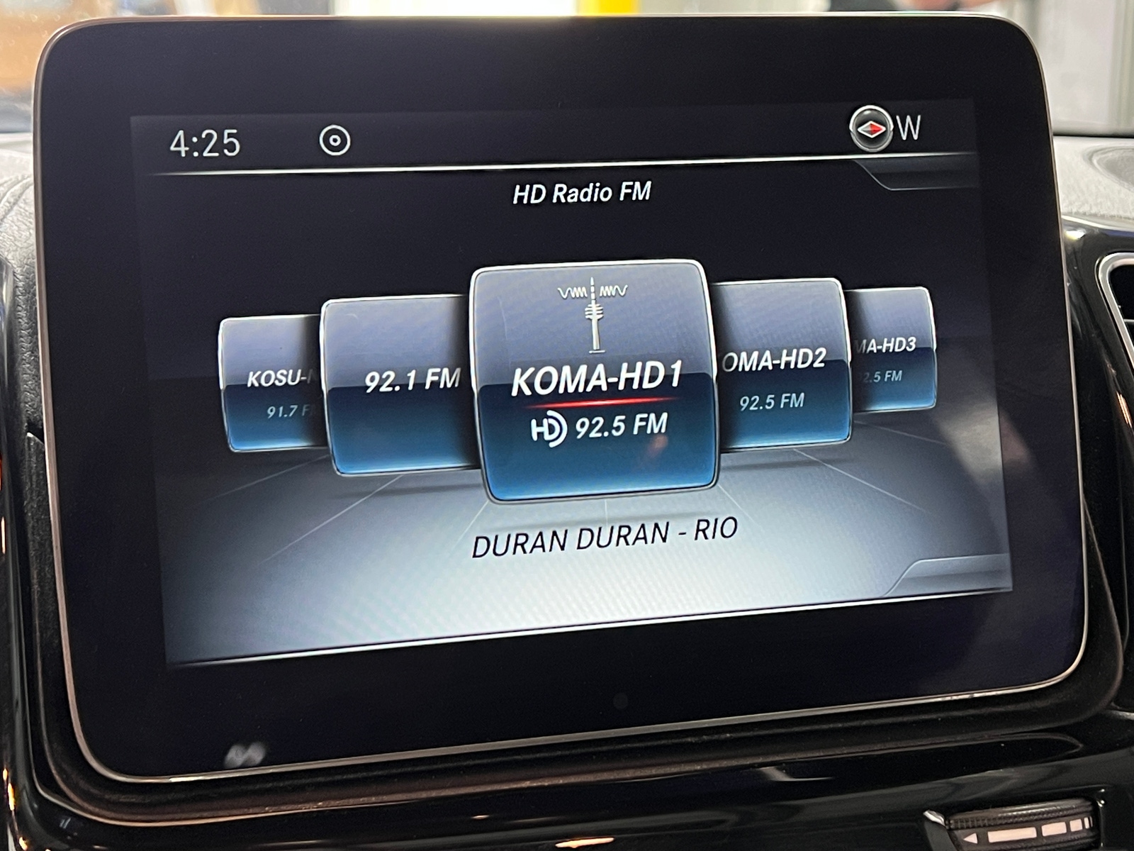 Thumbnail: 2017 Mercedes-Benz GLS - 3