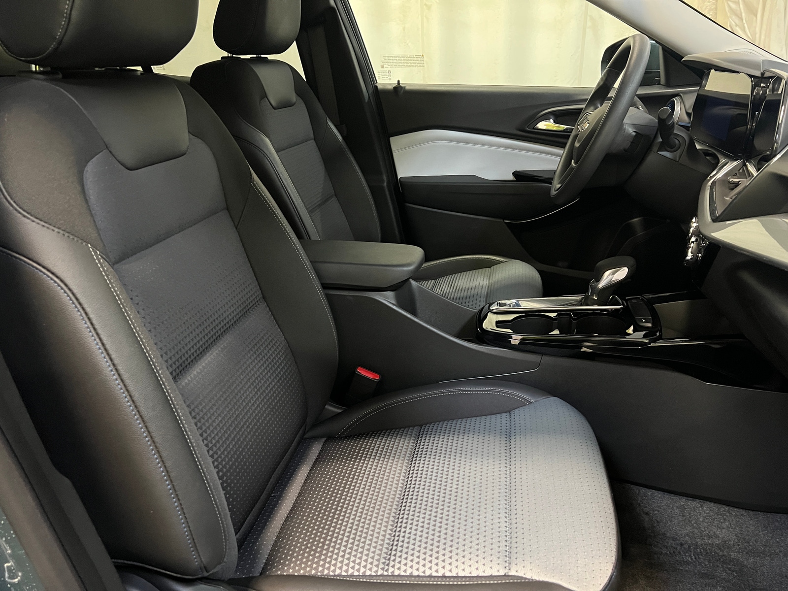 Thumbnail: 2025 Chevrolet Trax - 2