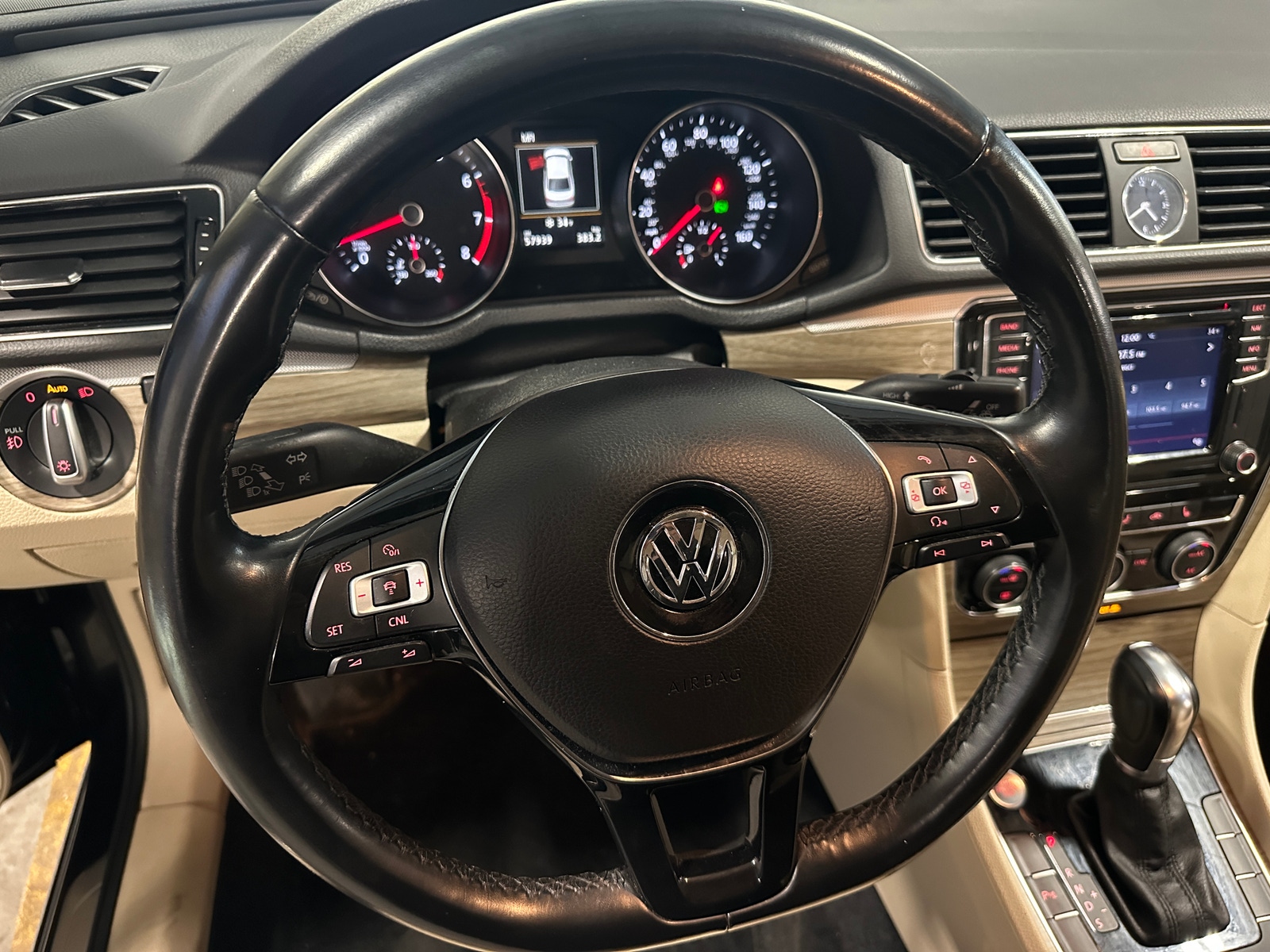 Thumbnail: 2017 Volkswagen Passat - 4