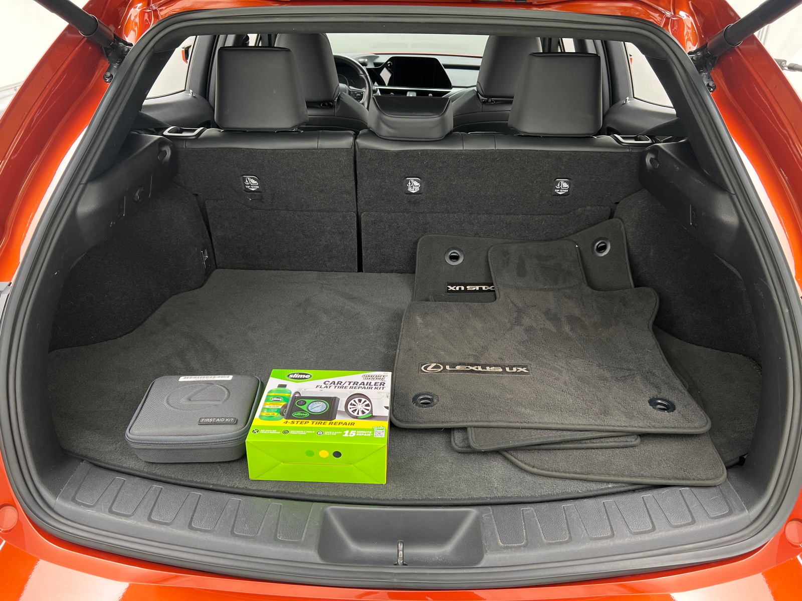 Thumbnail: 2023 Lexus UX - 6