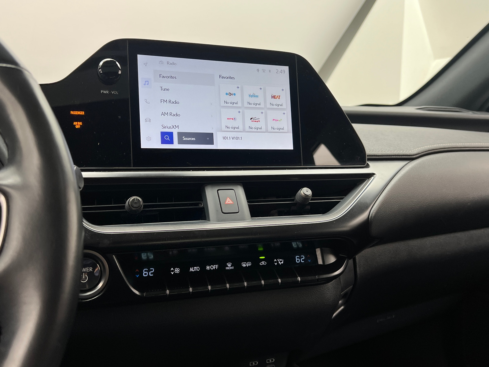 Thumbnail: 2023 Lexus UX - 3