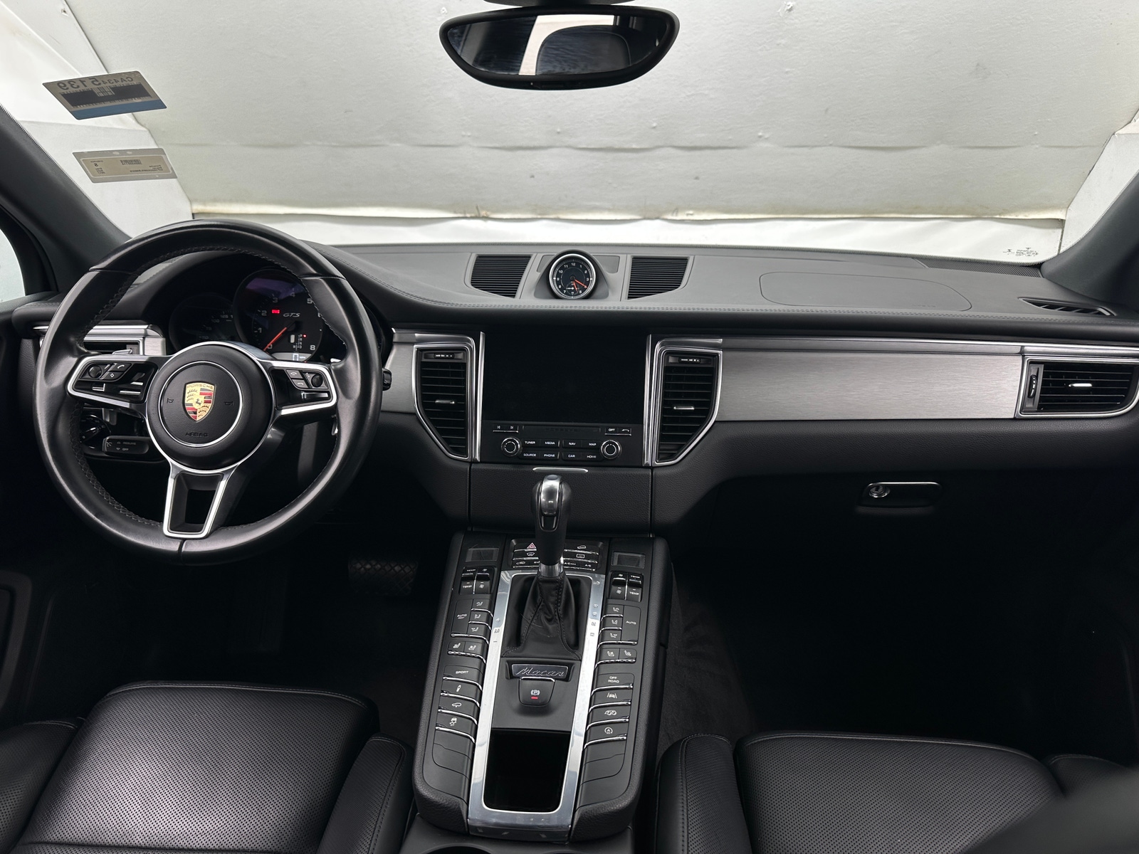 Thumbnail: 2017 Porsche Macan - 2